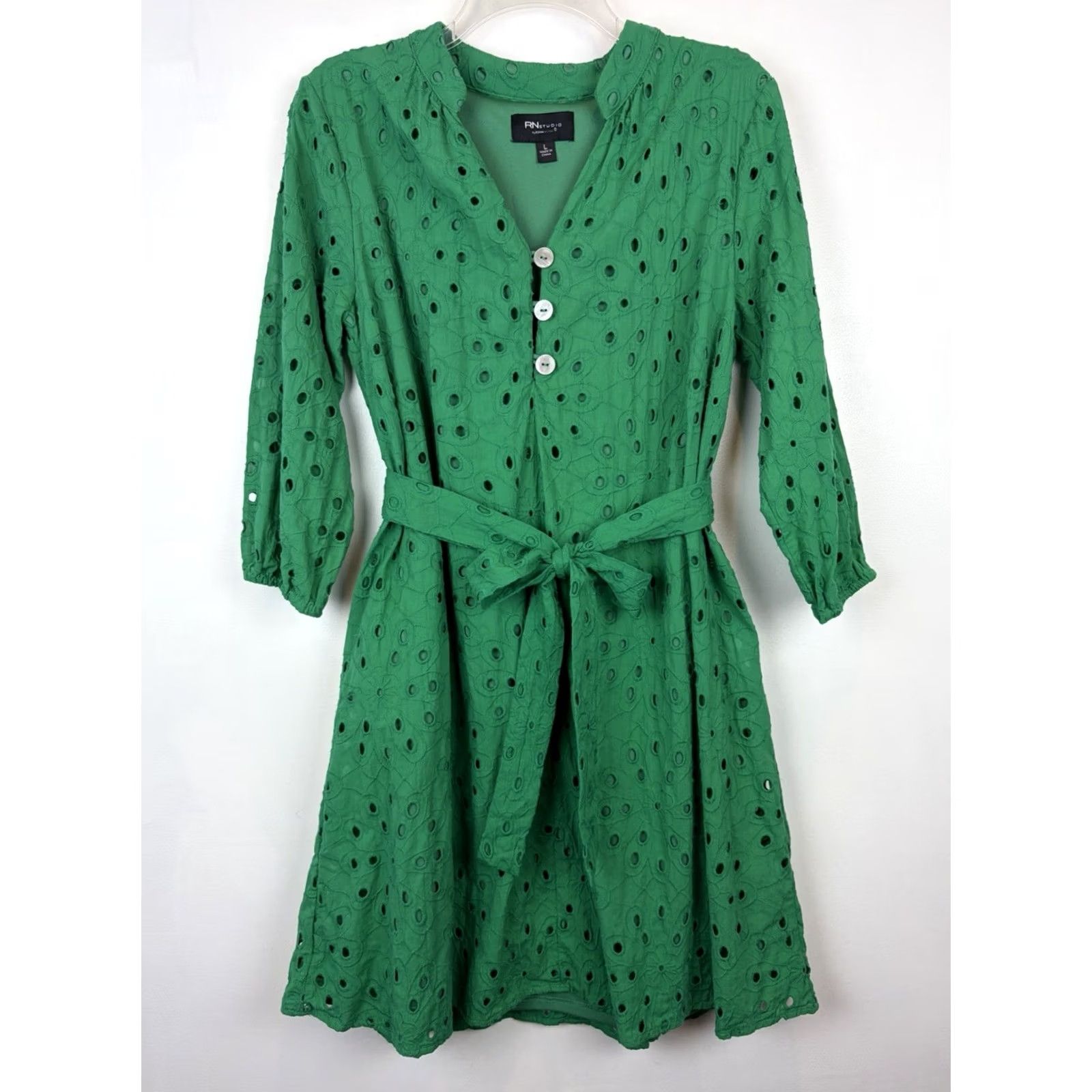 Vintage Kelly Green Eyelet Shift Dress Womens Large Lined Belted Short Sleeve Round Neck Knee Length Dress RN Studio Office Casual Career Size L / US 10 / IT 46 - 2 Thumbnail