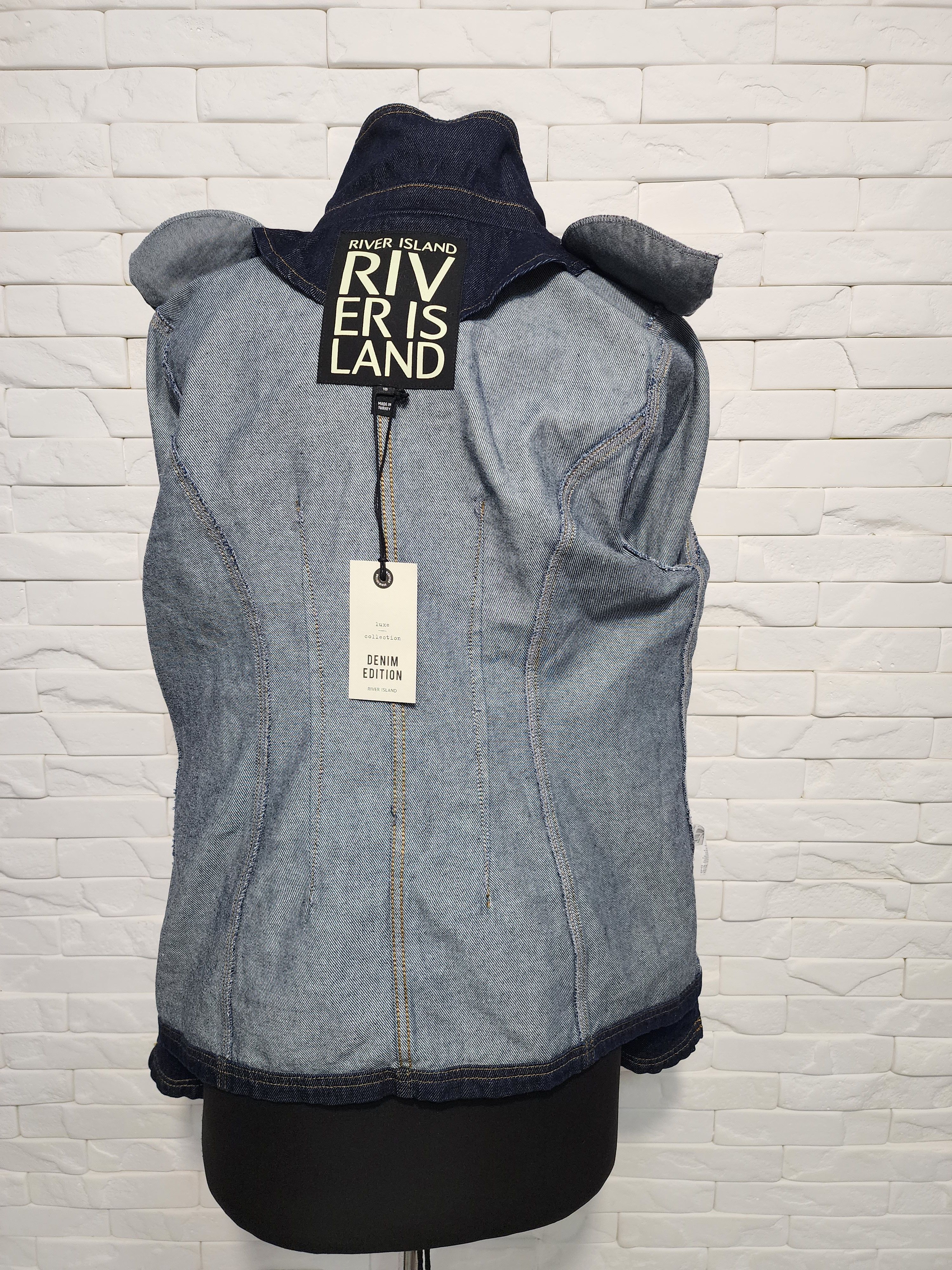 River Island Women's denim jacket with gold buttons. Size XL / US 12-14 / IT 48-50 - 7 Thumbnail