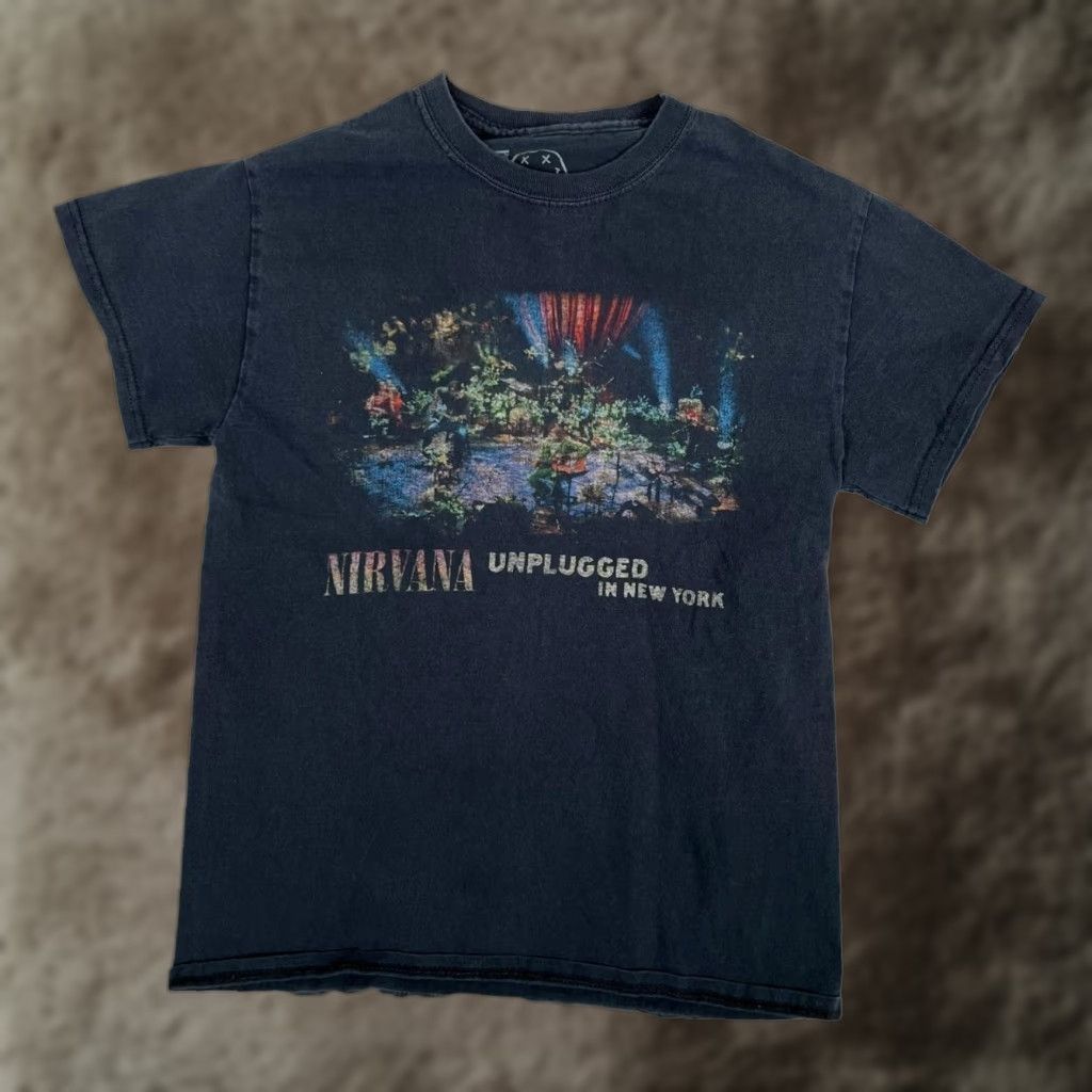 Etro Nirvana T-Shirt Size Small Black Unplugged In New York MTV Retro Vintage Grunge Size US S / EU 44-46 / 1 - 1 Thumbnail