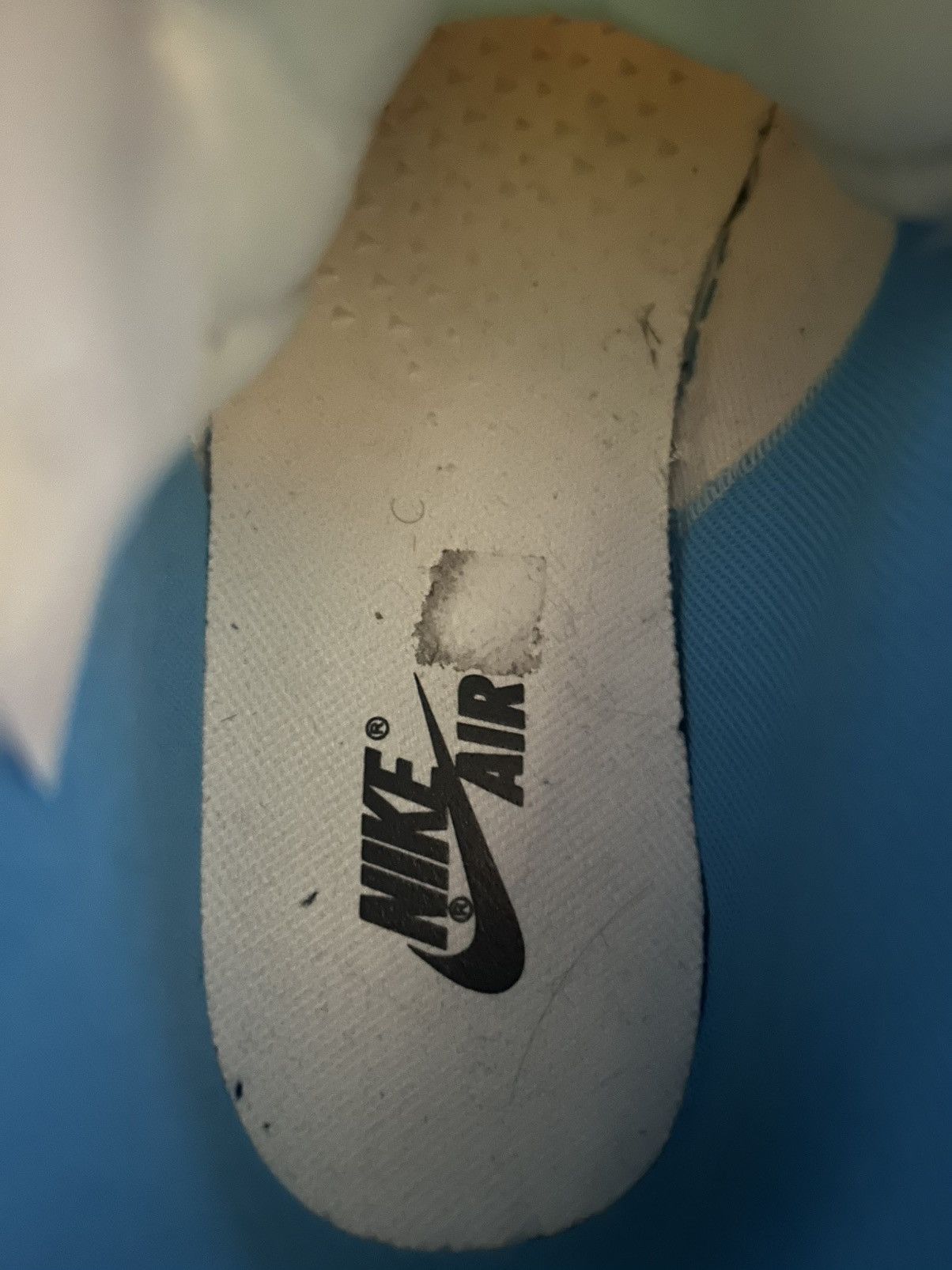 Nike × Off-White Off-White x Air Jordan 1 Retro High ‘OG UNC’ Size US 11 / EU 44 - 12 Thumbnail