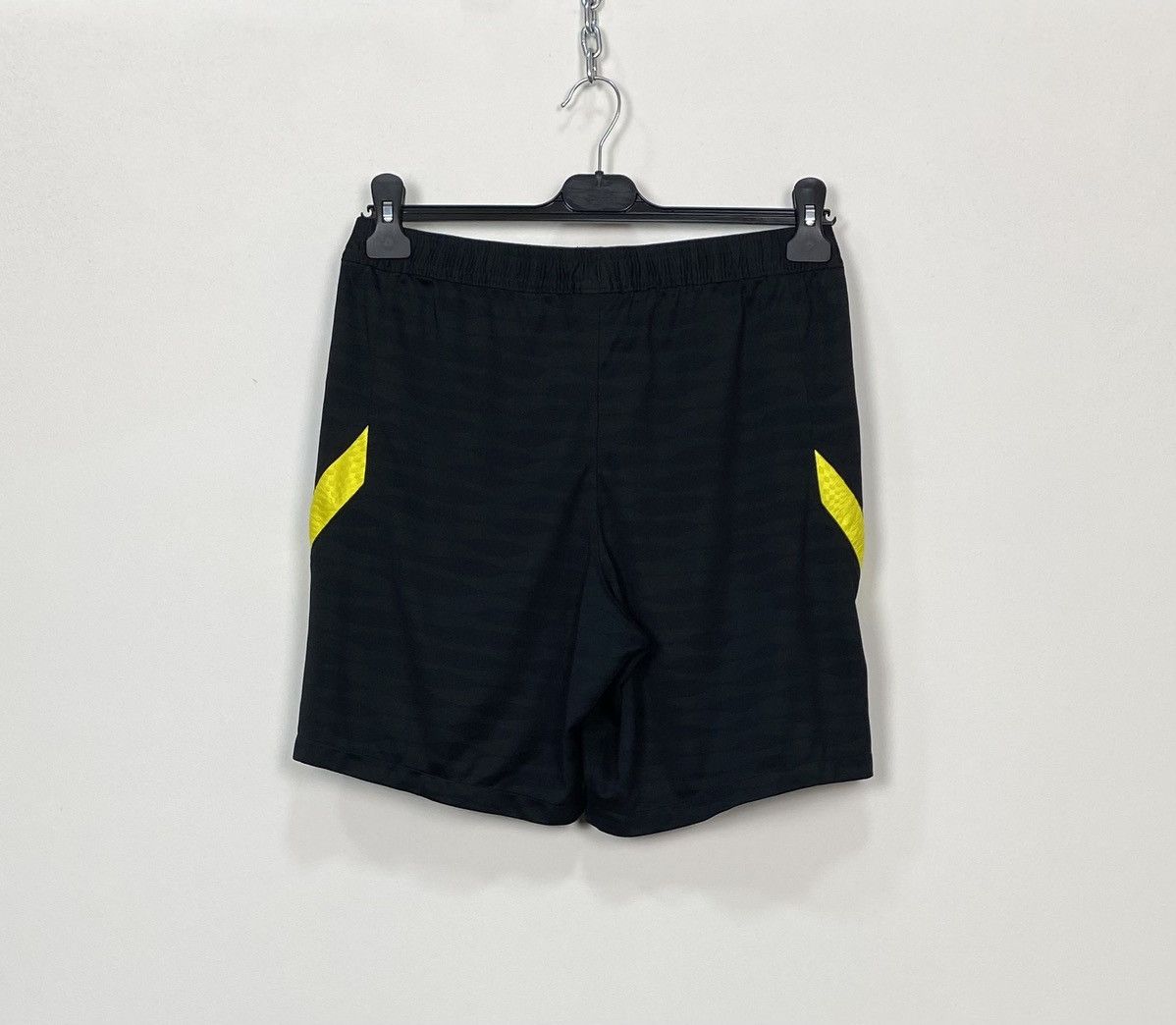 Vintage Chelsea Football Club Nike Training Shorts Size Large Black Size US 38 / EU 54 - 6 Thumbnail
