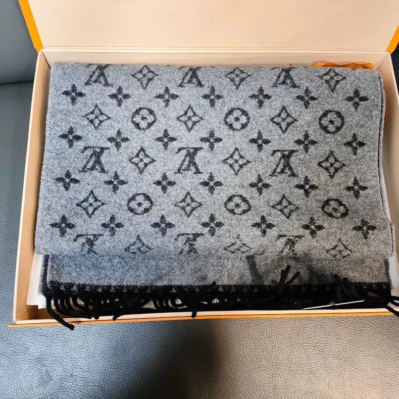 Louis Vuitton Louis Vuitton Grey logo scarf Size ONE SIZE - 7 Thumbnail