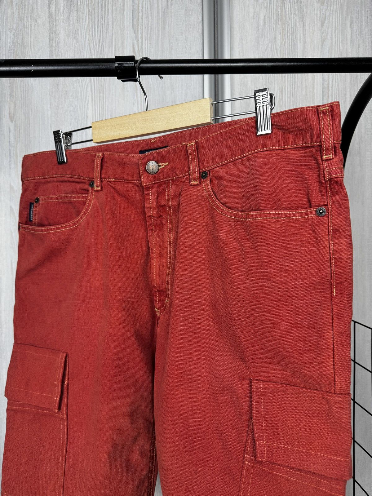 Burberry Burberry London brick red cotton cargo nova check shorts Size US 38 / EU 54 - 4 Thumbnail
