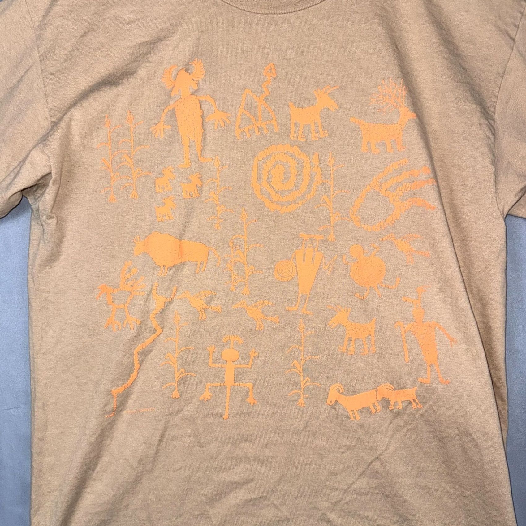 Vintage VINTAGE Murina T-Shirt Mens Large Beige Graphic Print Crew Neck Short Sleeve Tribal Southwestern Petroglyph Size US L / EU 52-54 / 3 - 4 Thumbnail