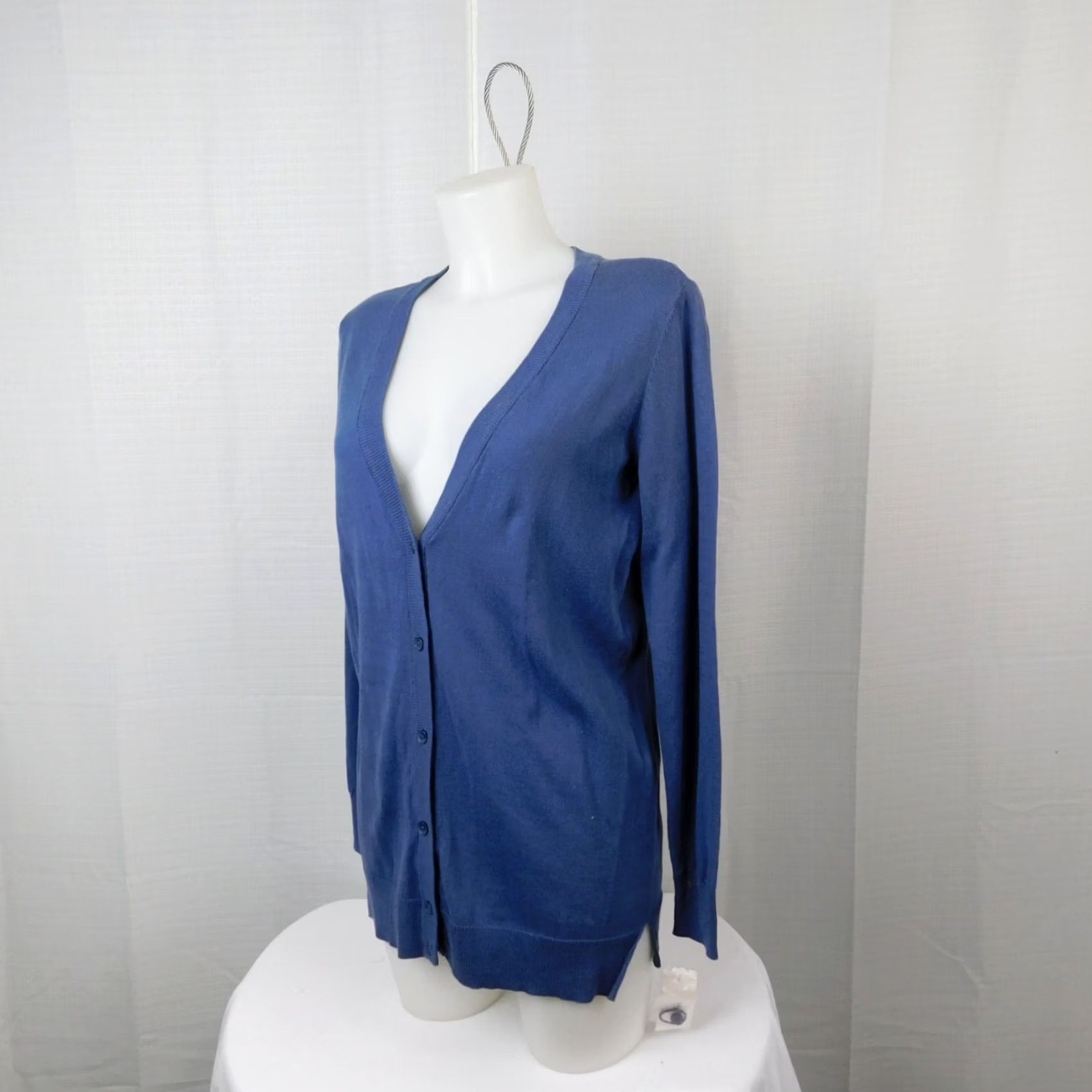 Alfani Alfani Cardigan Shirt Womens Small Blue 100% Cotton Knit V-Neck Button Lightweight Casual Fall Winter Spring Long Sleeve Knit Style 214111B237 Size S / US 4 / IT 40 - 2 Thumbnail