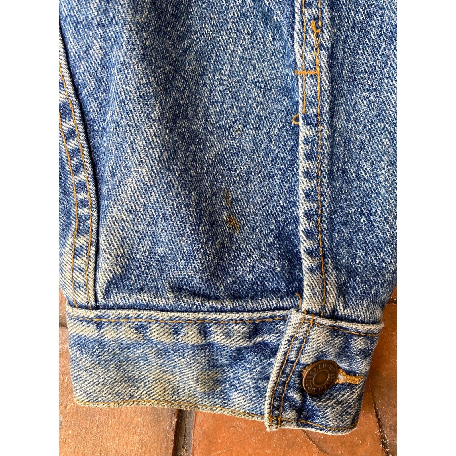 Denime Levis Denim Trucker Jacket Jean 70598 4891 Large Blue Denim Jacket Mens 4 Pockets Collared Smoke Free Home Size US 33 - 2 Thumbnail
