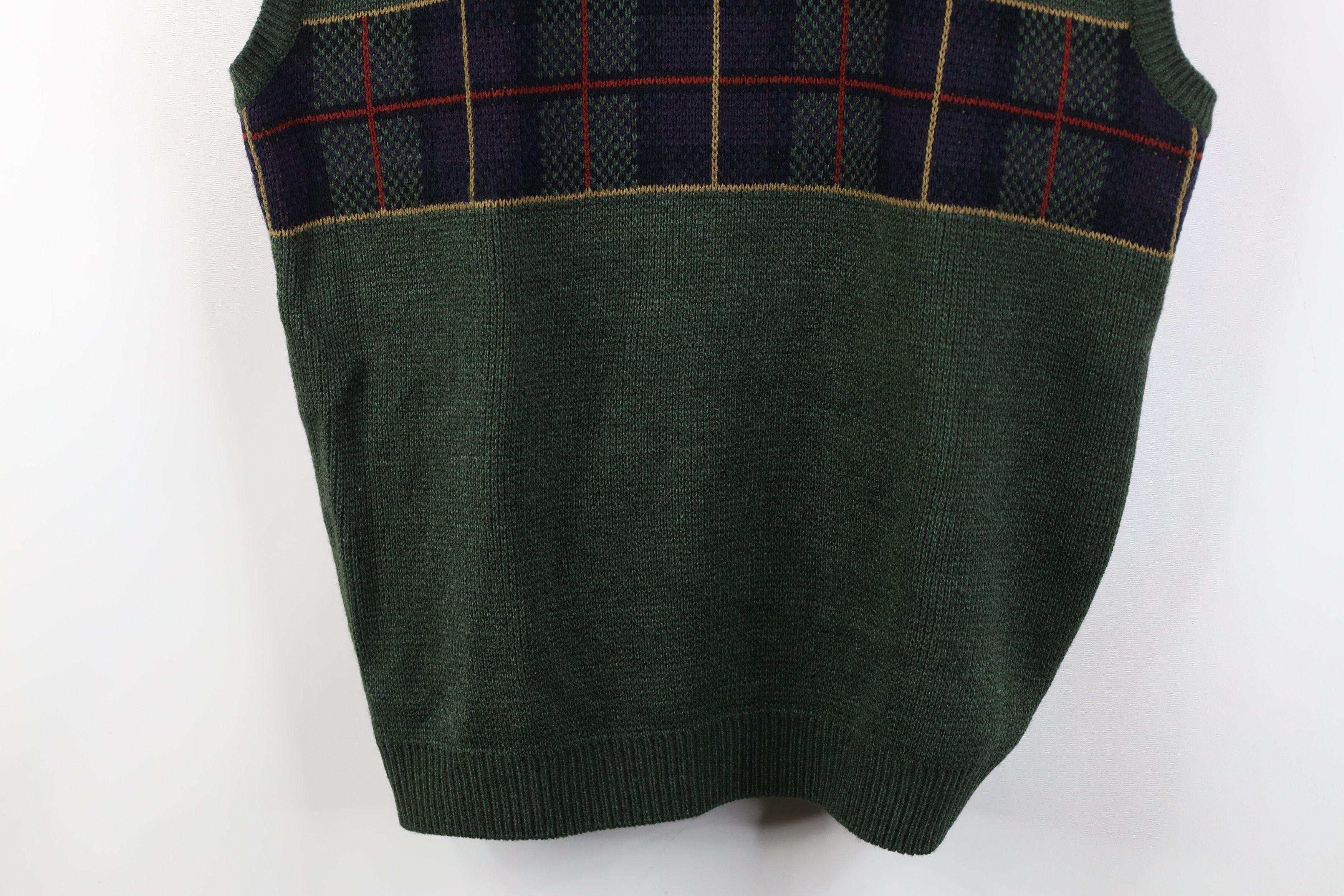 Vintage Vintage 90s Streetwear Knit V-Neck Sweater Vest Plaid Green Size US XL / EU 56 / 4 - 3 Thumbnail