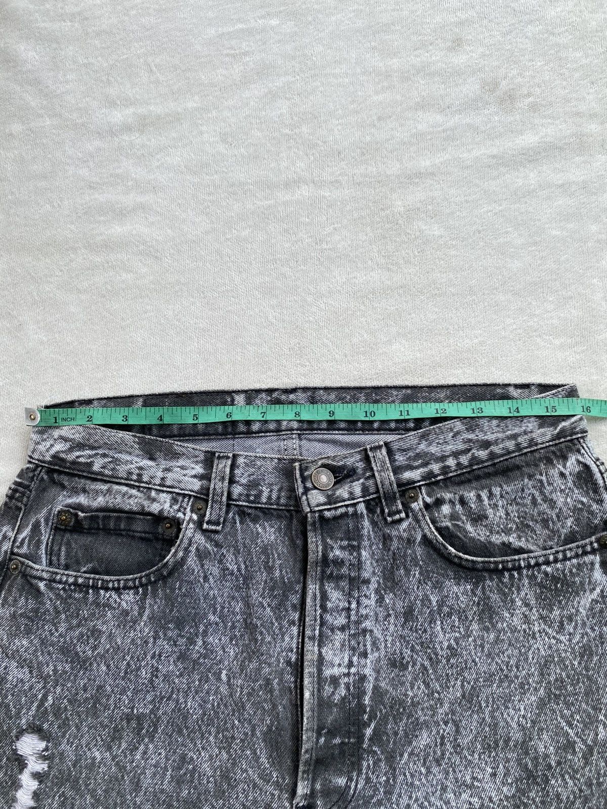 Levi's LEVIS SHORT PANTS DISTRESSED DENIM Size US 33 - 8 Thumbnail