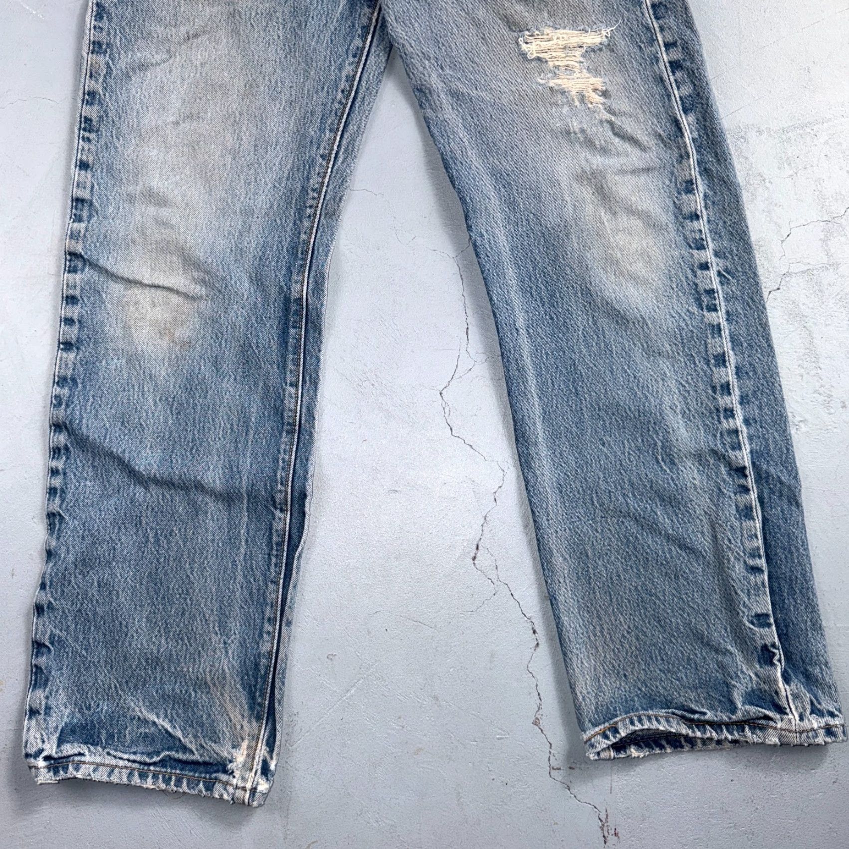 Levi's VINTAGE Levi's 501 Jeans Straight Denim Blue Light Wash 34x34 Mens Regular 90s USA 90s Discussed Theme Buttons 5-Pocket Design Mens Jeans Size US 34 / EU 50 - 3 Thumbnail