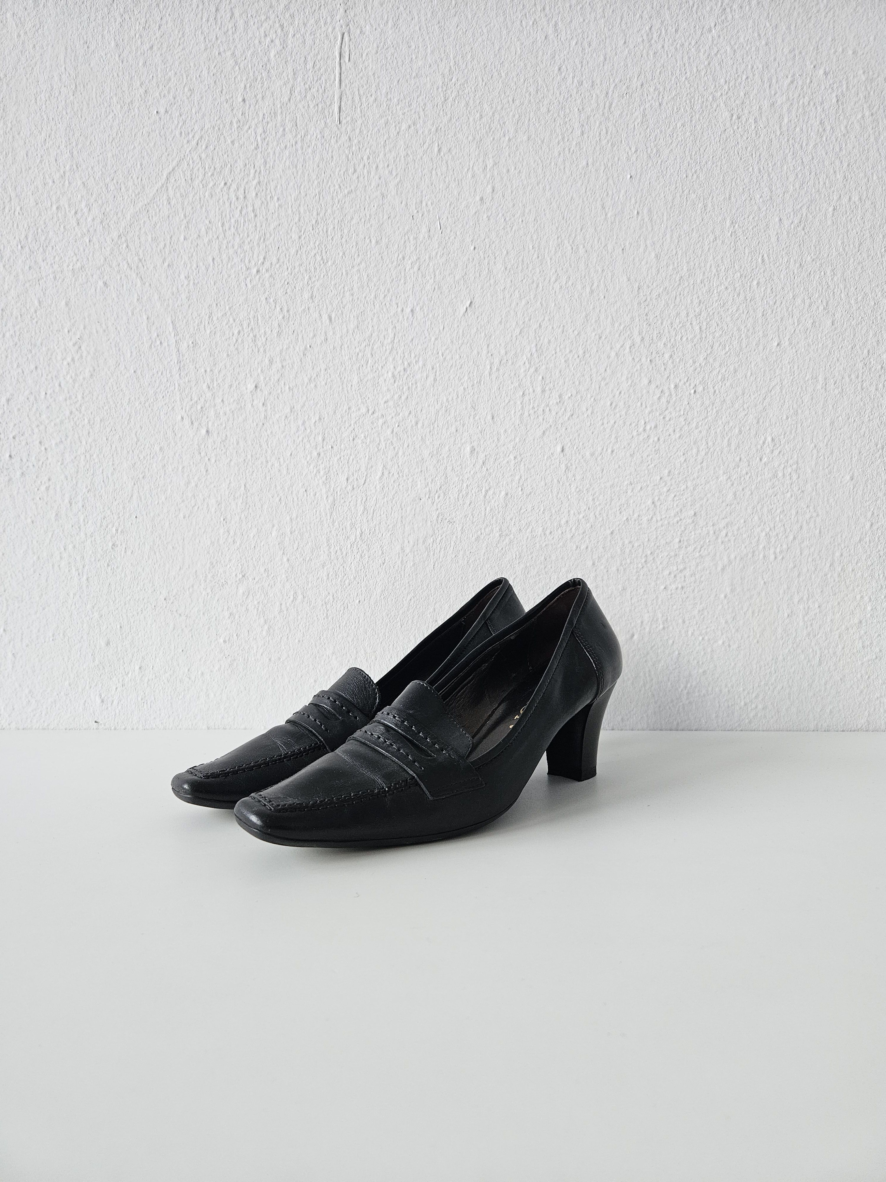 Vintage Vintage long toe leather heels Size US 9 / IT 39 - 2 Thumbnail