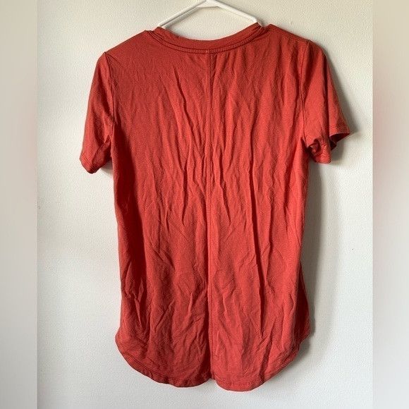 Aritzia The Group Babaton V Neck T Shirt Size XS / US 0-2 / IT 36-38 - 2 Thumbnail