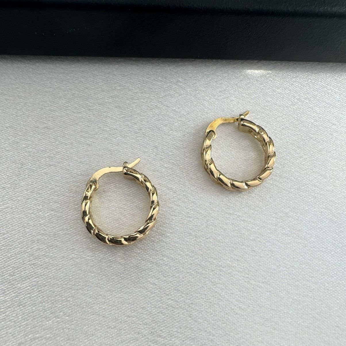 Designer 14mm Small Gold Hoop Earrings for Women Size ONE SIZE - 4 Thumbnail