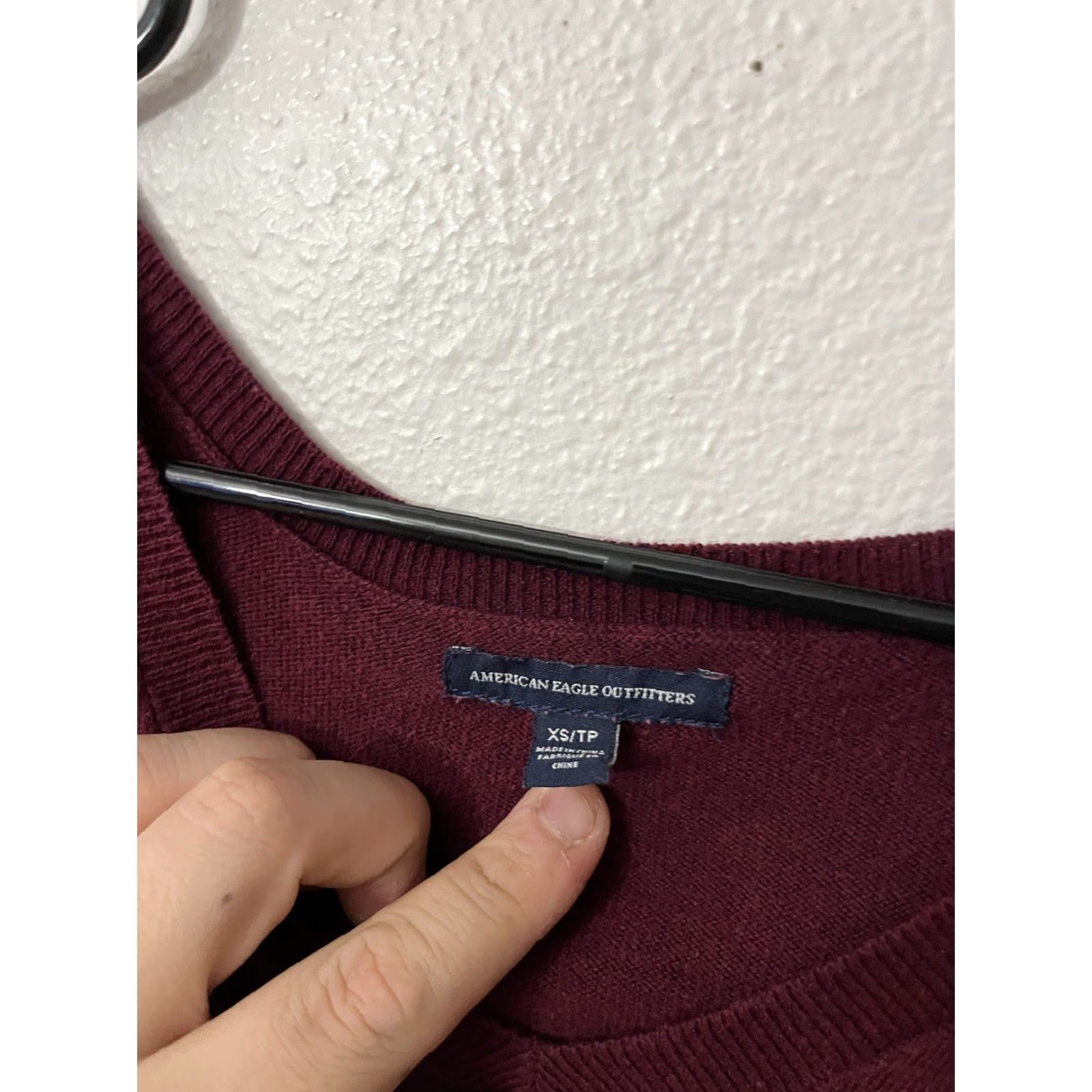 American Eagle Outfitters VINTAGE AMERICAN EAGLE Sweater Women XS Burgundy Pullover Knit V Neck Red Size XS / US 0-2 / IT 36-38 - 2 Thumbnail