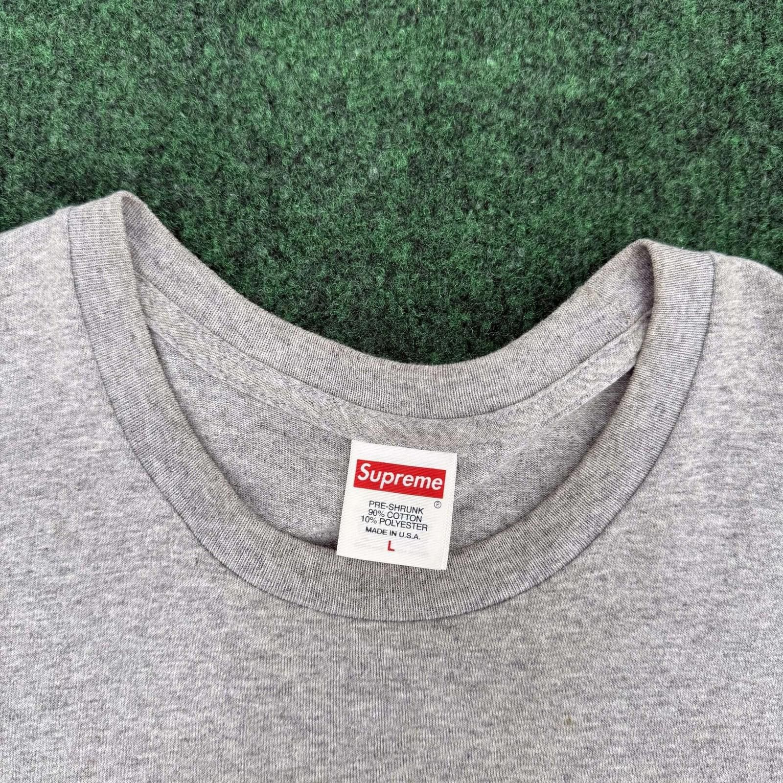 Supreme Supreme Strawberries Tee L Used Size US L / EU 52-54 / 3 - 2 Thumbnail
