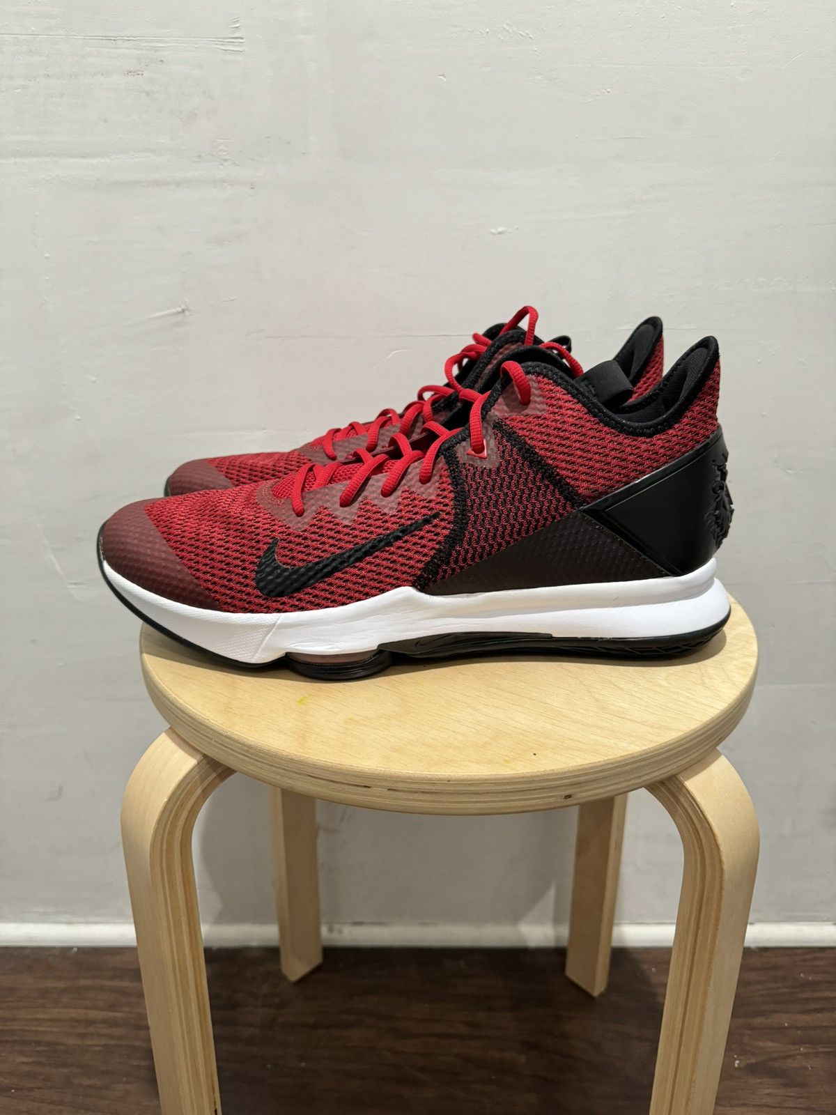 Nike Nike LeBron Witness 4 Gym Red Men’s 14 Size US 14 / EU 47 - 4 Thumbnail