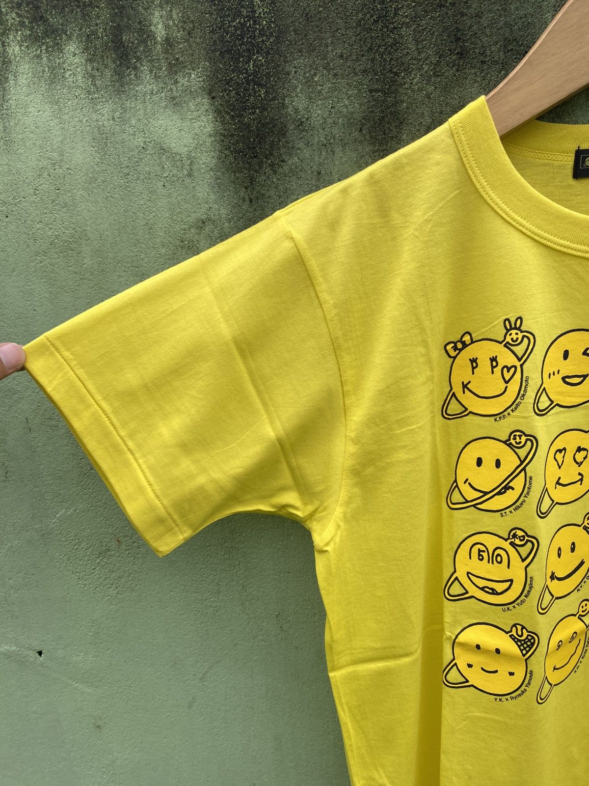 Japanese Brand 24 Hour Television Japanese Smiley Face Graphic Neon T-Shirt Size US S / EU 44-46 / 1 - 4 Thumbnail