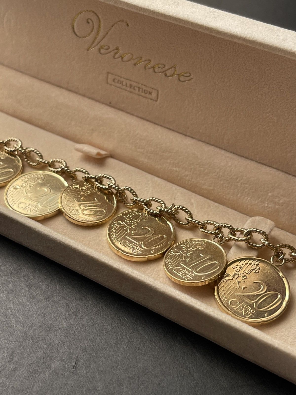 Vintage Veronese golden euro coin bracelet Size ONE SIZE - 3 Thumbnail