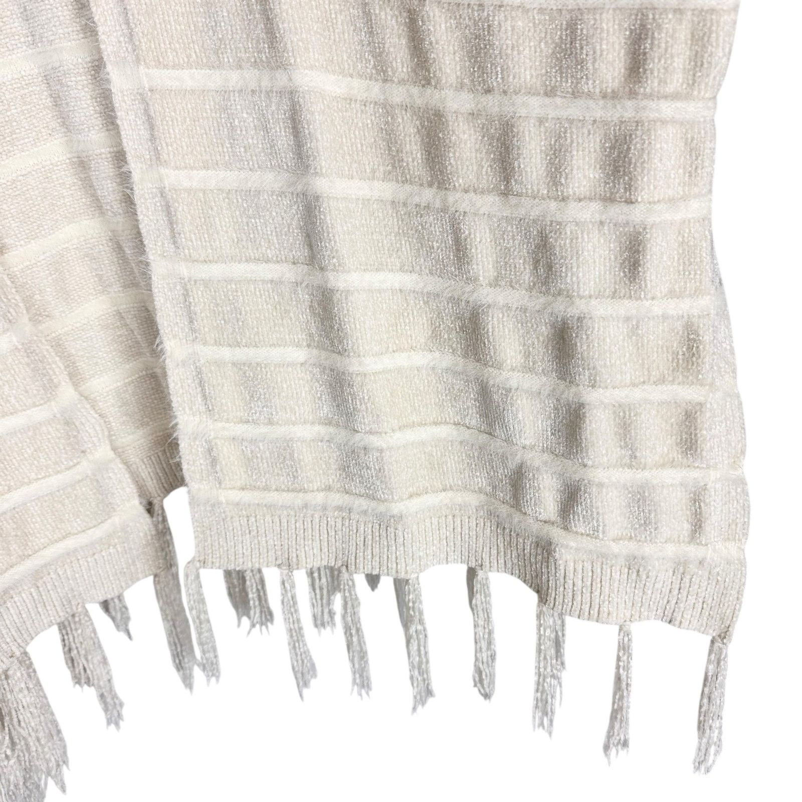 Anthropologie Anthropologie Miette Chenille Cozy Kimono Fringe Trim Ecru Size ONE SIZE - 10 Thumbnail