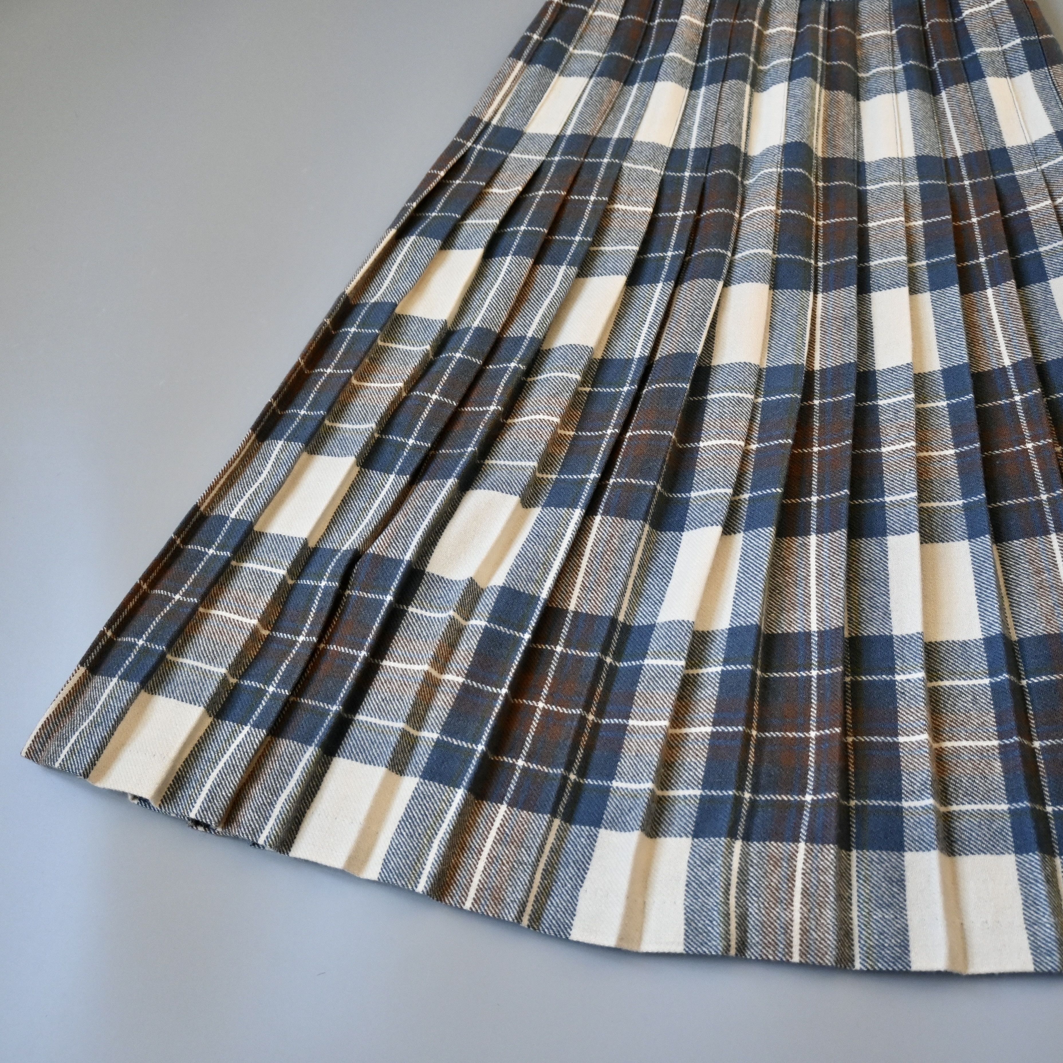 Vintage VTG 1990s James Dalgliesh tartan kilt skirt, made in England Size 30" / US 8 / IT 44 - 12 Thumbnail