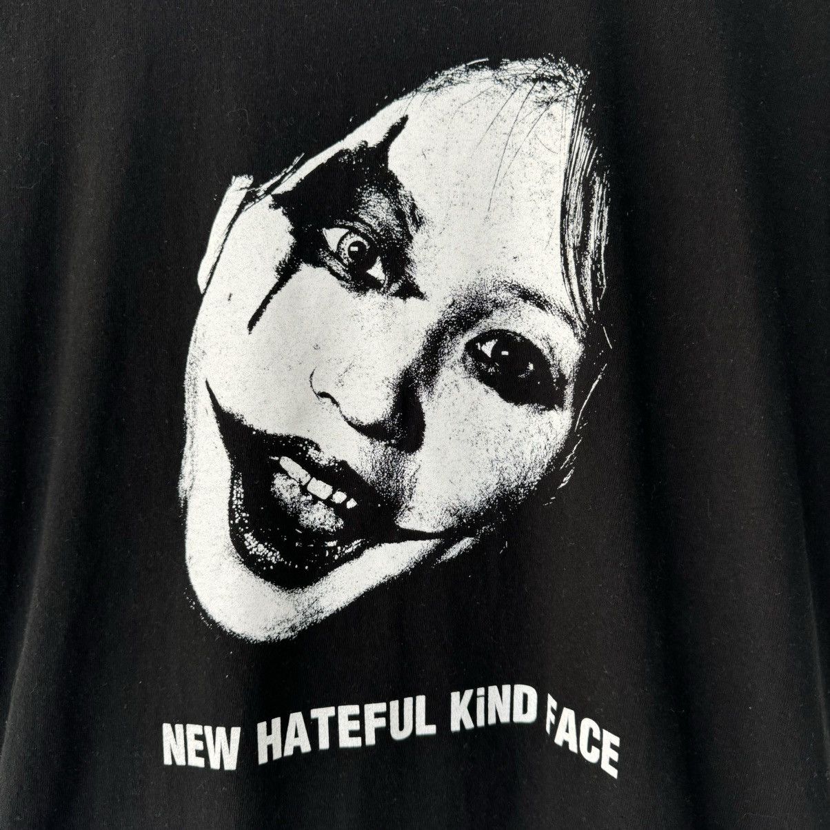Japanese Brand New Hateful Kind Face Tee Size US L / EU 52-54 / 3 - 3 Thumbnail