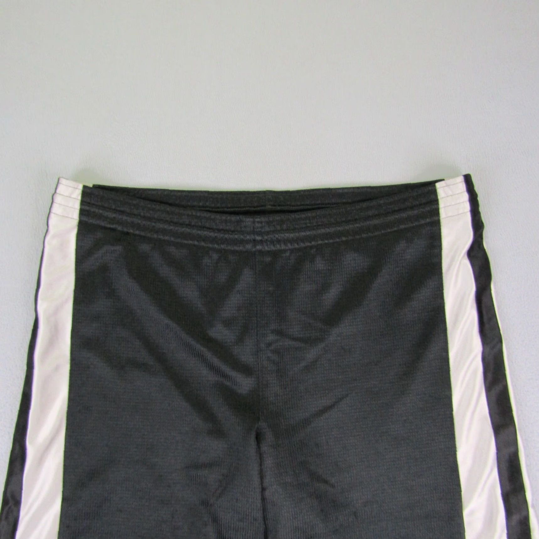 Nike Nike Shorts Mens Large Black Silver Shiny Swoosh Athletic Workout Gym Training Shirt? Size US 39 - 4 Thumbnail