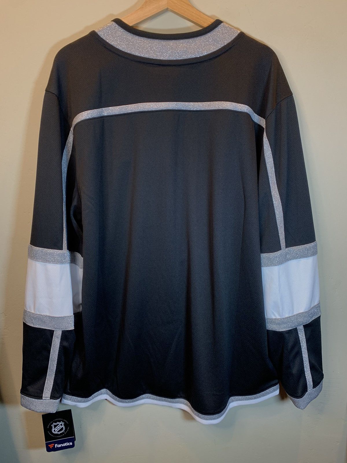 NHL *RARE* New Los Angeles LA Kings NHL Hockey Jersey Size US M / EU 48-50 / 2 - 4 Thumbnail