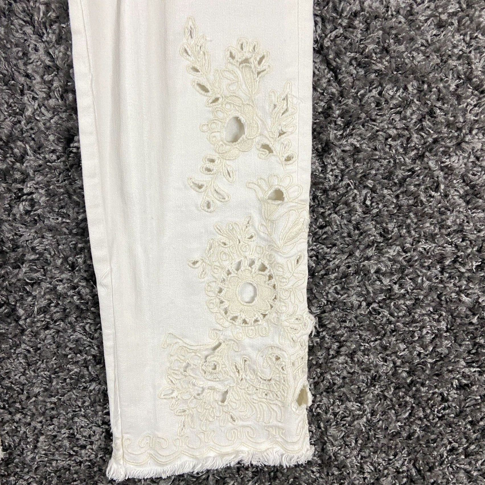 Free People VINTAGE Free People White Bohemian Lace Embroidery Floral Women's Pants 27 Ankle Style Size 27" / US 4 / IT 40 - 3 Thumbnail