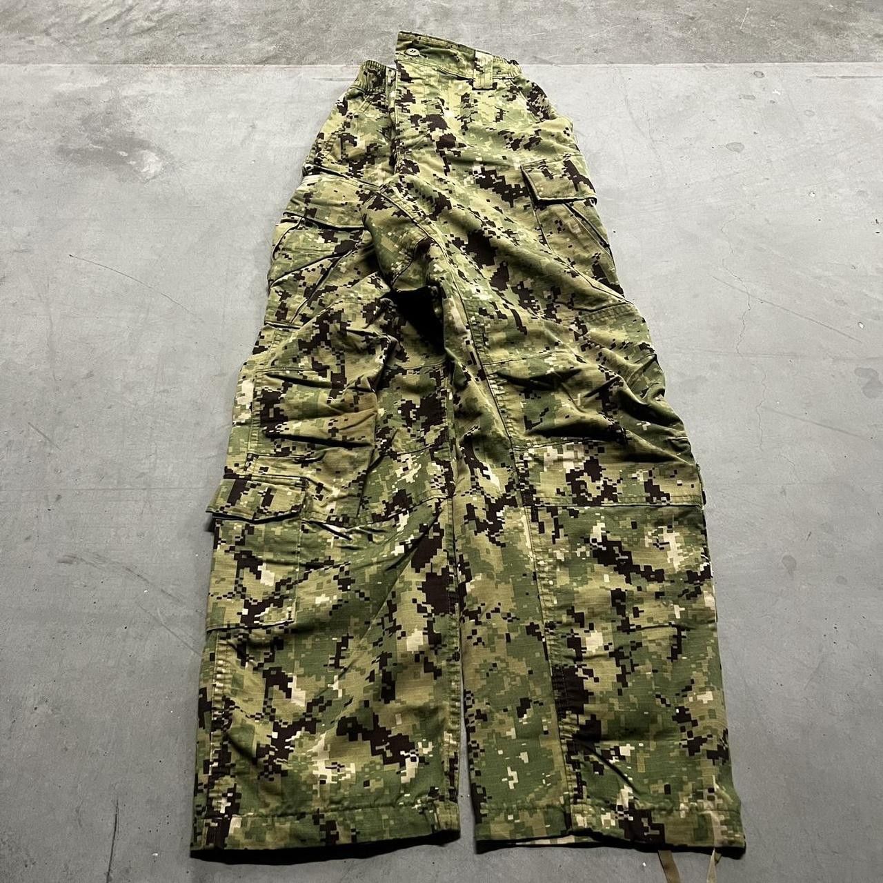 Vintage Vintage Y2K/2000s Military Camo Grunge Cargo Pants! Size US 28 / EU 44 - 2 Thumbnail