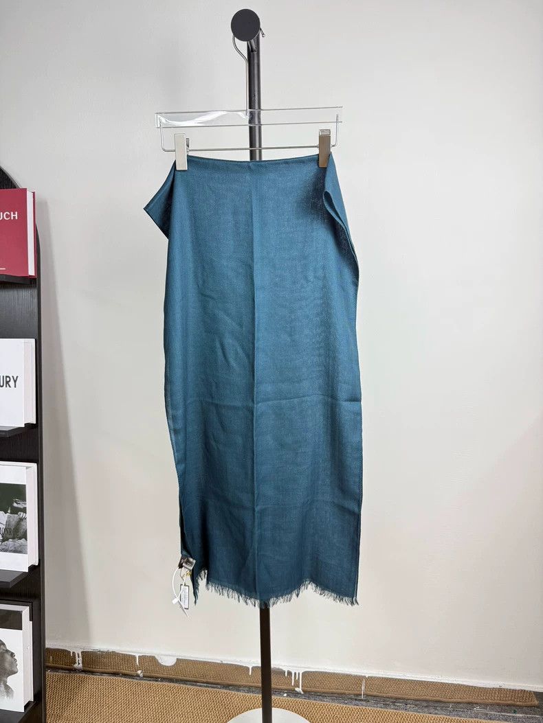 LORO PIANA Solid colored scarves