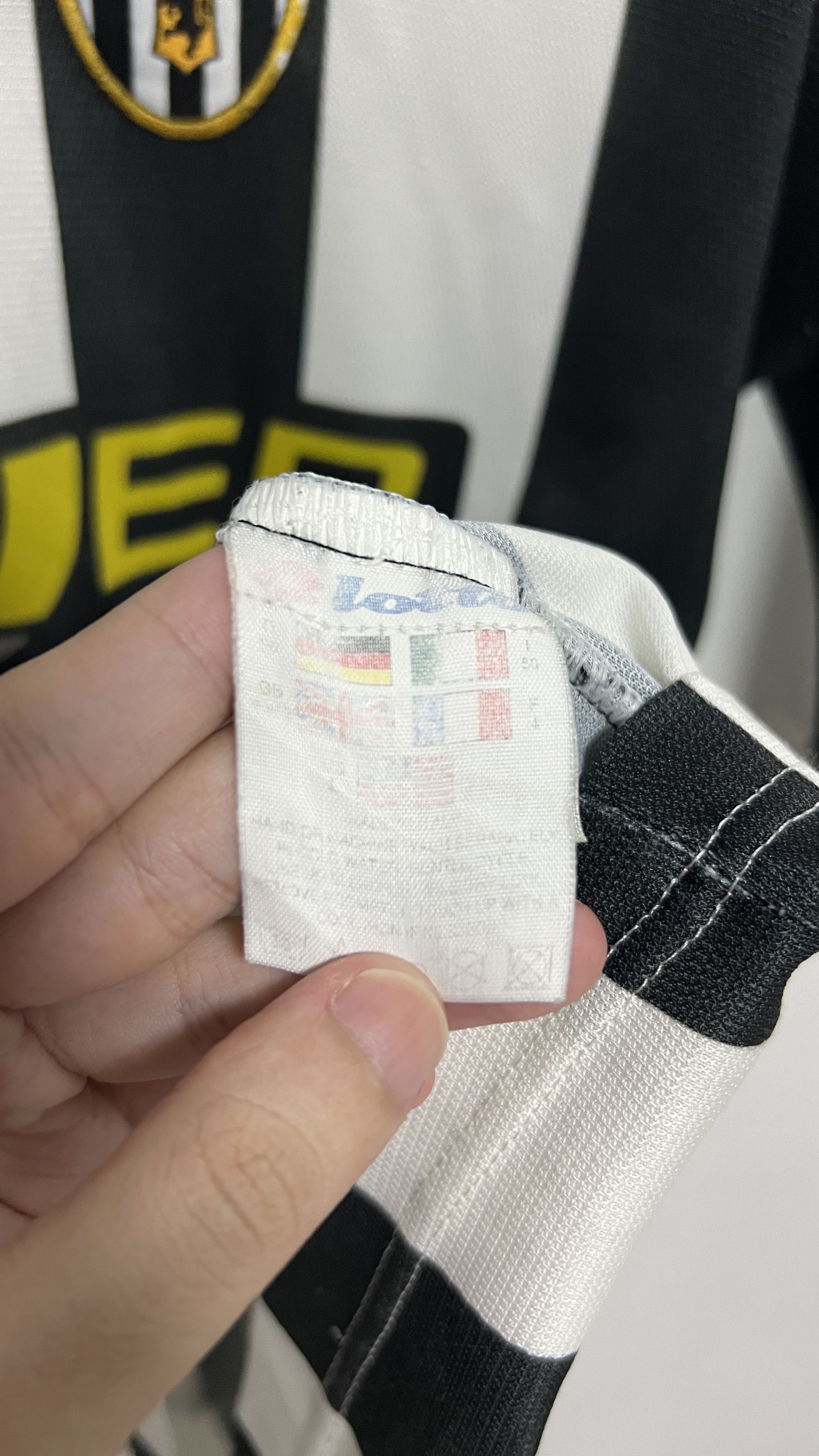 Lotto Sport (L) Juventus 2001-02 Home Shirt Salas #9 Kit Size US L / EU 52-54 / 3 - 4 Thumbnail