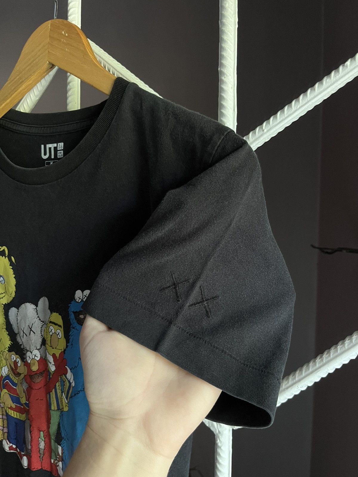 Kaws × Uniqlo Kaws Sesame Street Uniqlo Tee Size US M / EU 48-50 / 2 - 4 Thumbnail