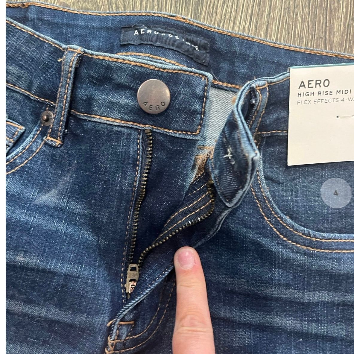 Aeropostale NWT Aeropostale High-Rise Midi Shorts Dark Wash Blue Size 4 Size 27" / US 4 / IT 40 - 7 Thumbnail