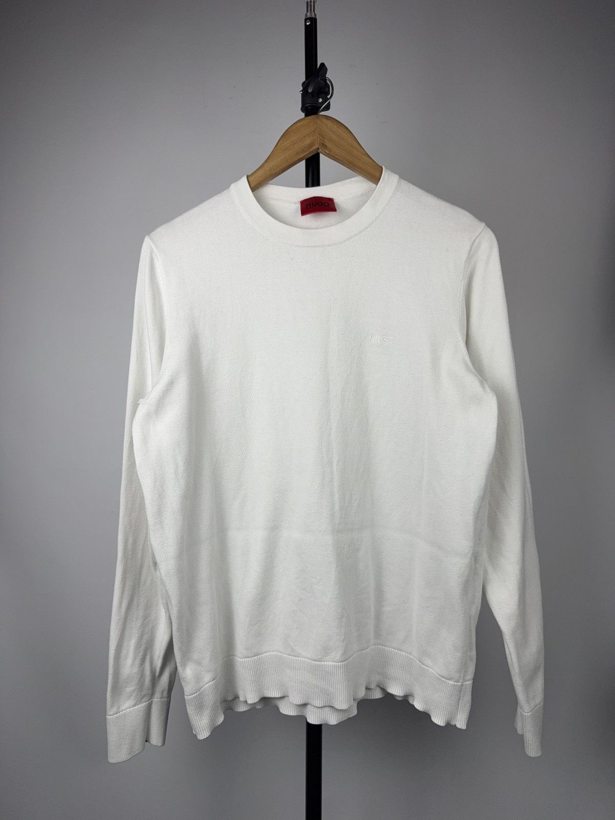 Hugo Boss Luxury HUGO BOSS Minimal Logo Off White Red Tag Sweatshirt M Size US S / EU 44-46 / 1 - 1 Thumbnail
