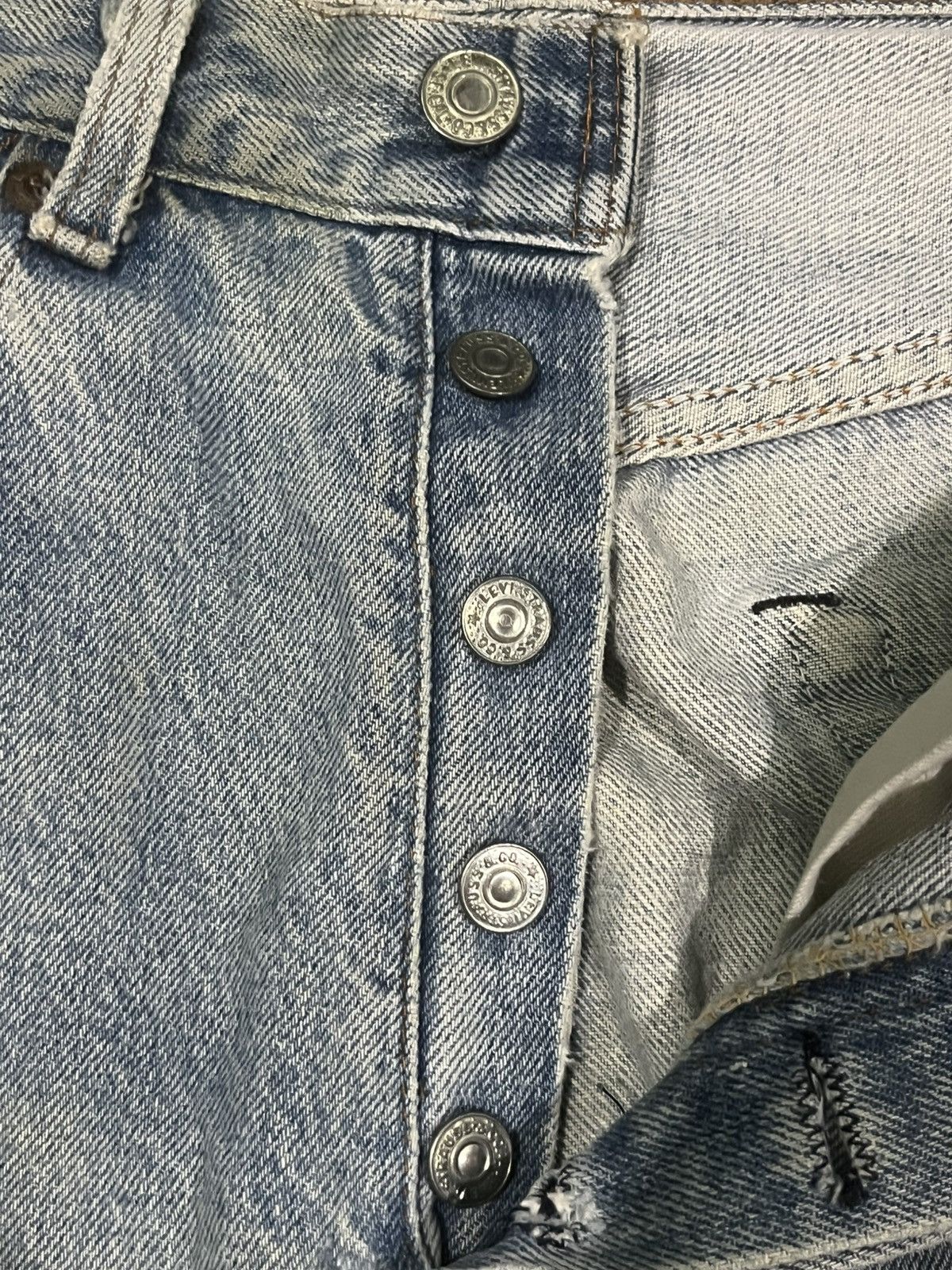Levi's × Levi's Vintage Clothing × Vintage Vintage 80s Levi’s 501 Button Fly Blue Washed Trashed Jeans Size US 28 / EU 44 - 6 Thumbnail