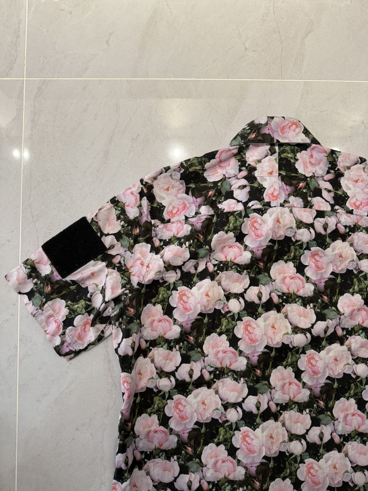Givenchy Givenchy FW13 Runway Rose Pattern Shirt *Ricardo Tisci* Size US M / EU 48-50 / 2 - 7 Thumbnail