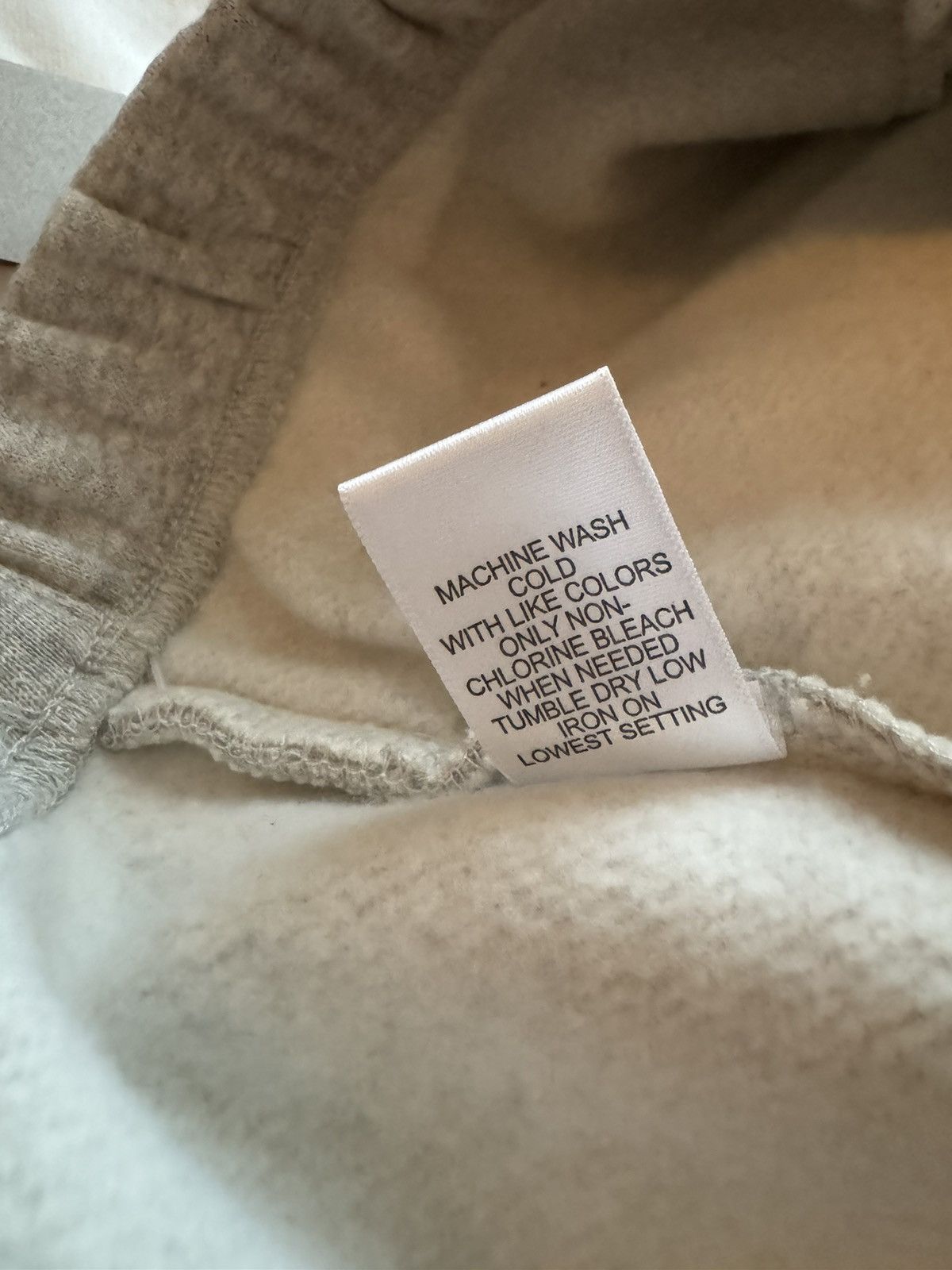 Essentials × Fear of God Sweat Shorts Light Heather Grey Size US 30 / EU 46 - 9 Thumbnail