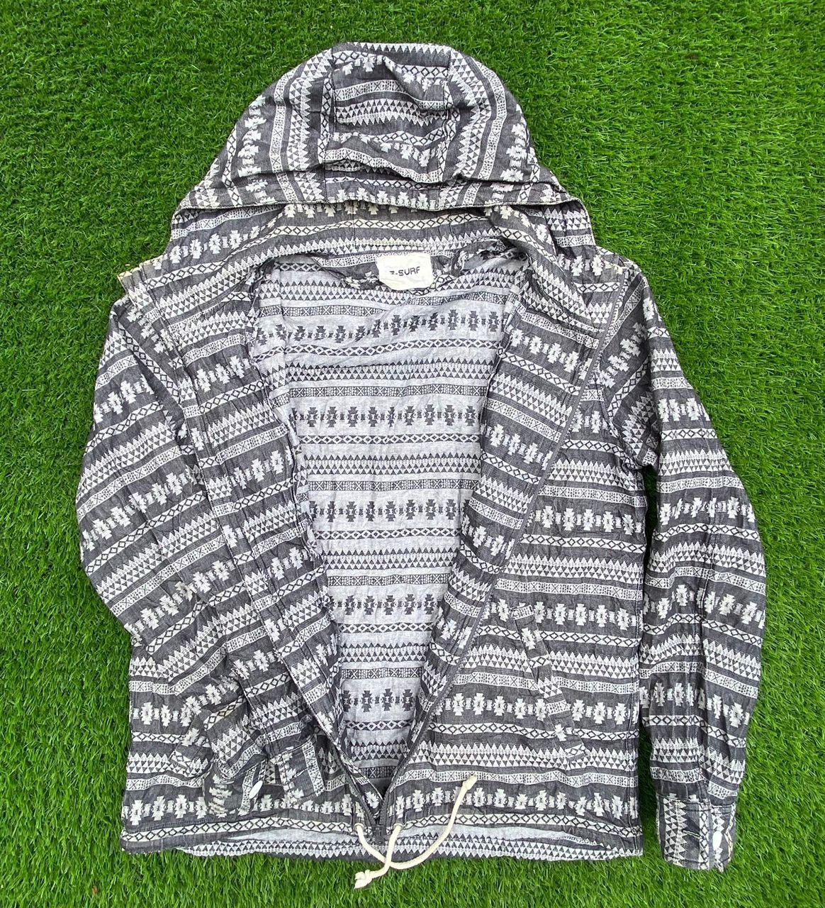 Designer × Japanese Brand Rare 🔥 Z-Surf Hooded Zipper Navajo Design Size US M / EU 48-50 / 2 - 3 Thumbnail