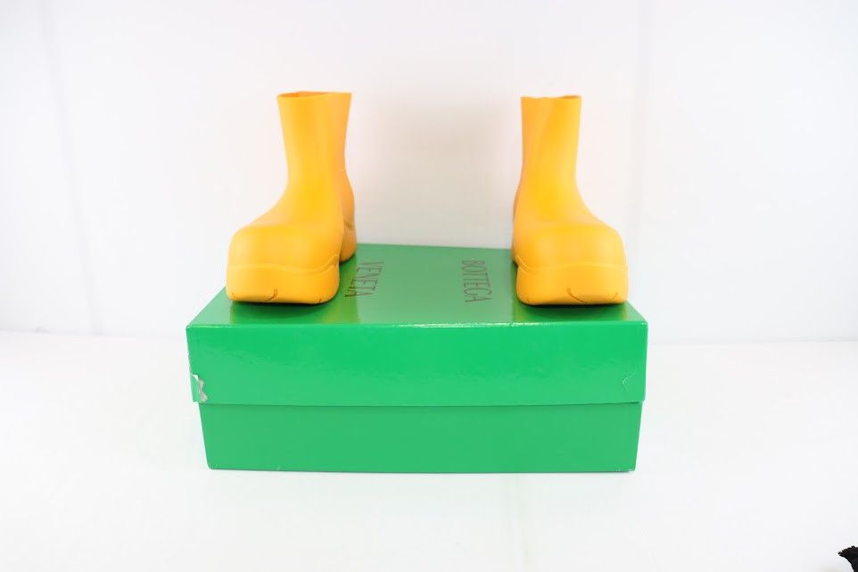 Bottega Veneta o1rshd1 Matt Rubber Puddle Ankle Boot in Tangerine Size US 9 / EU 42 - 11 Thumbnail