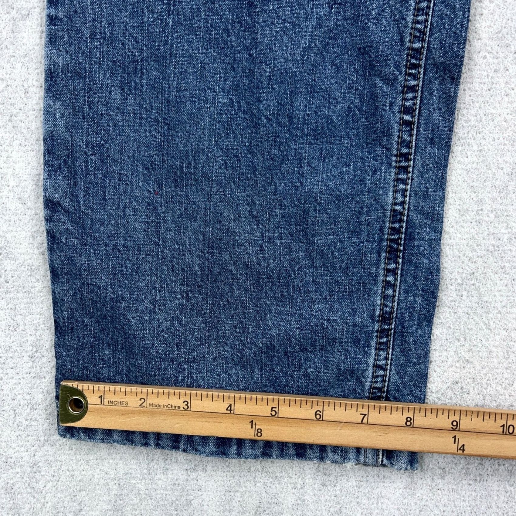 Tommy Hilfiger VINTAGE Tommy Hilfiger Jeans Women 14 Classic Fit Straight Leg Med Wash Y2K 00s Jeans Women 14 Blue 5-Pocket Design Regular Vintage Mens Womens Girls Size 36" / US 14 / IT 50 - 6 Thumbnail