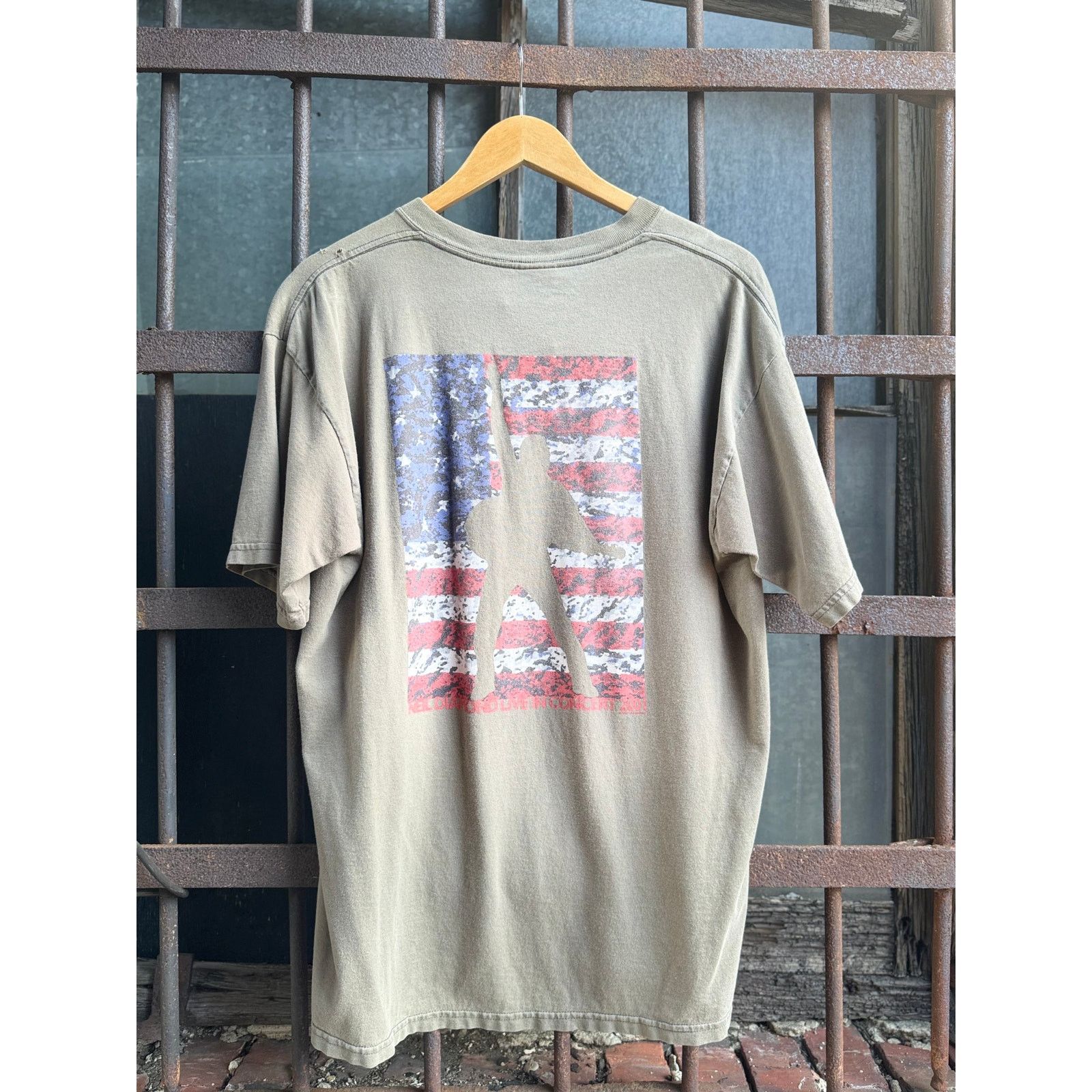 Gildan 2001 Vintage Neil Diamond American Tour Tee Mens Size Large Size US L / EU 52-54 / 3 - 5 Thumbnail