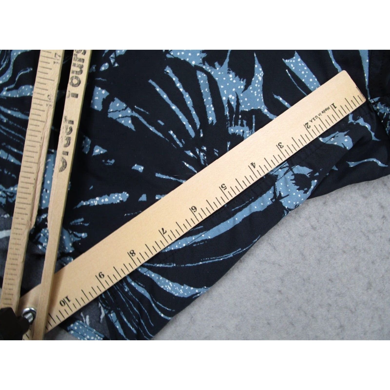 Patagonia PATAGONIA Board Shorts Mens 35 Blue Floral WAVEFARER 9" Surf Beach Swim Bottoms Mens Blue Floral Pattern Back Pocket Drawstring 100% Nylon Vintage: No Size US 35 - 4 Thumbnail