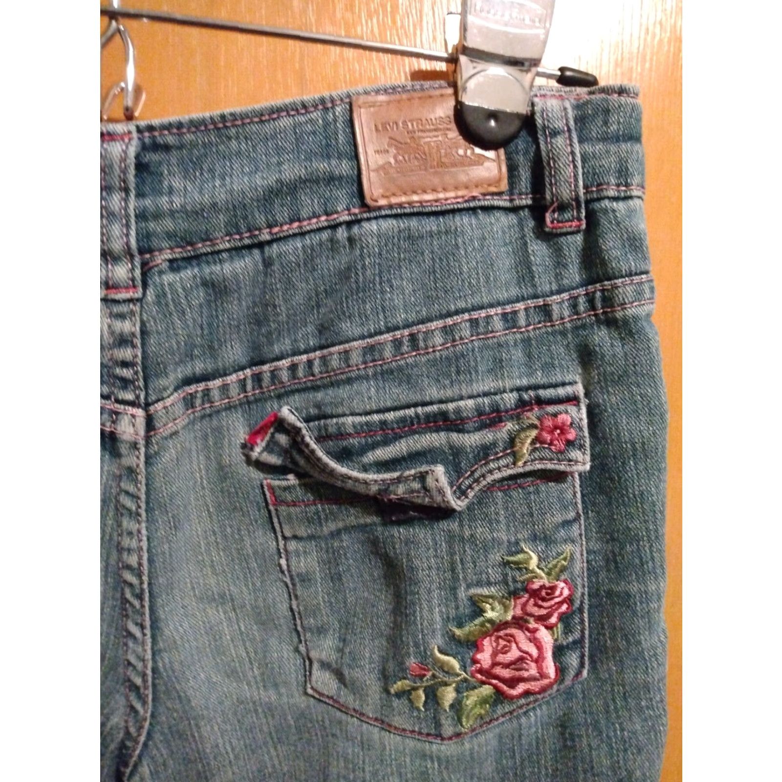 Levi's LEVIS PREMIUM WOMEN'S JEANS BOOTCUT ROSES EMBROIDERY SEQUINS 14 29" WAIST 27" INSEAM BLUE Womens Jeans Size 36" / US 14 / IT 50 - 6 Thumbnail