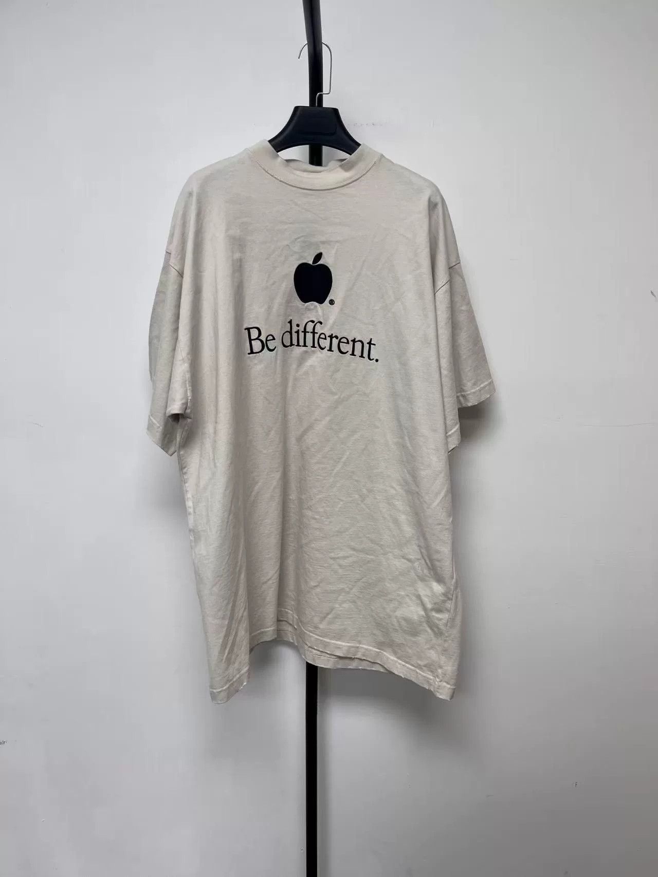 Balenciaga Balenciaga Be Different Letter Apple Logo T-Shirt Size US M / EU 48-50 / 2 - 1 Thumbnail
