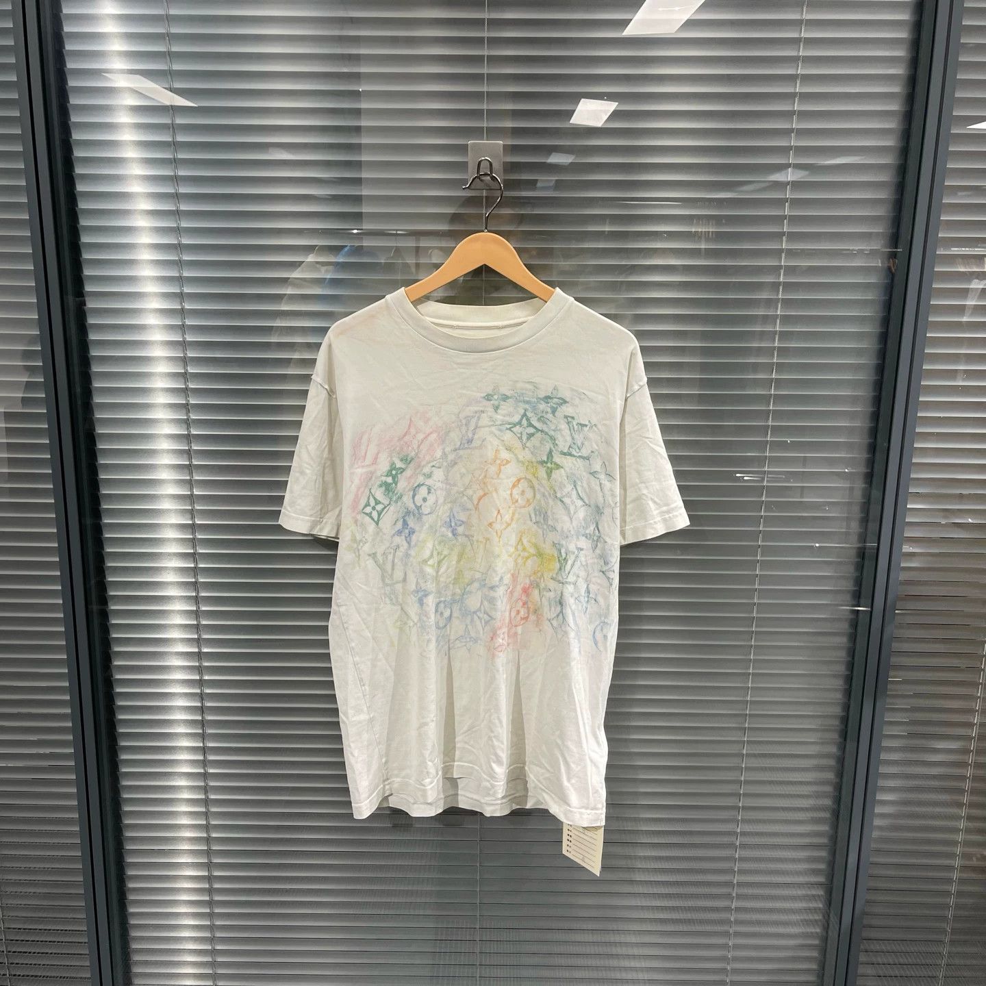 Louis Vuitton Louis Vuitton Crayon Graffiti Tee M 9/10 W/ Holes Size US M / EU 48-50 / 2 - 1 Thumbnail