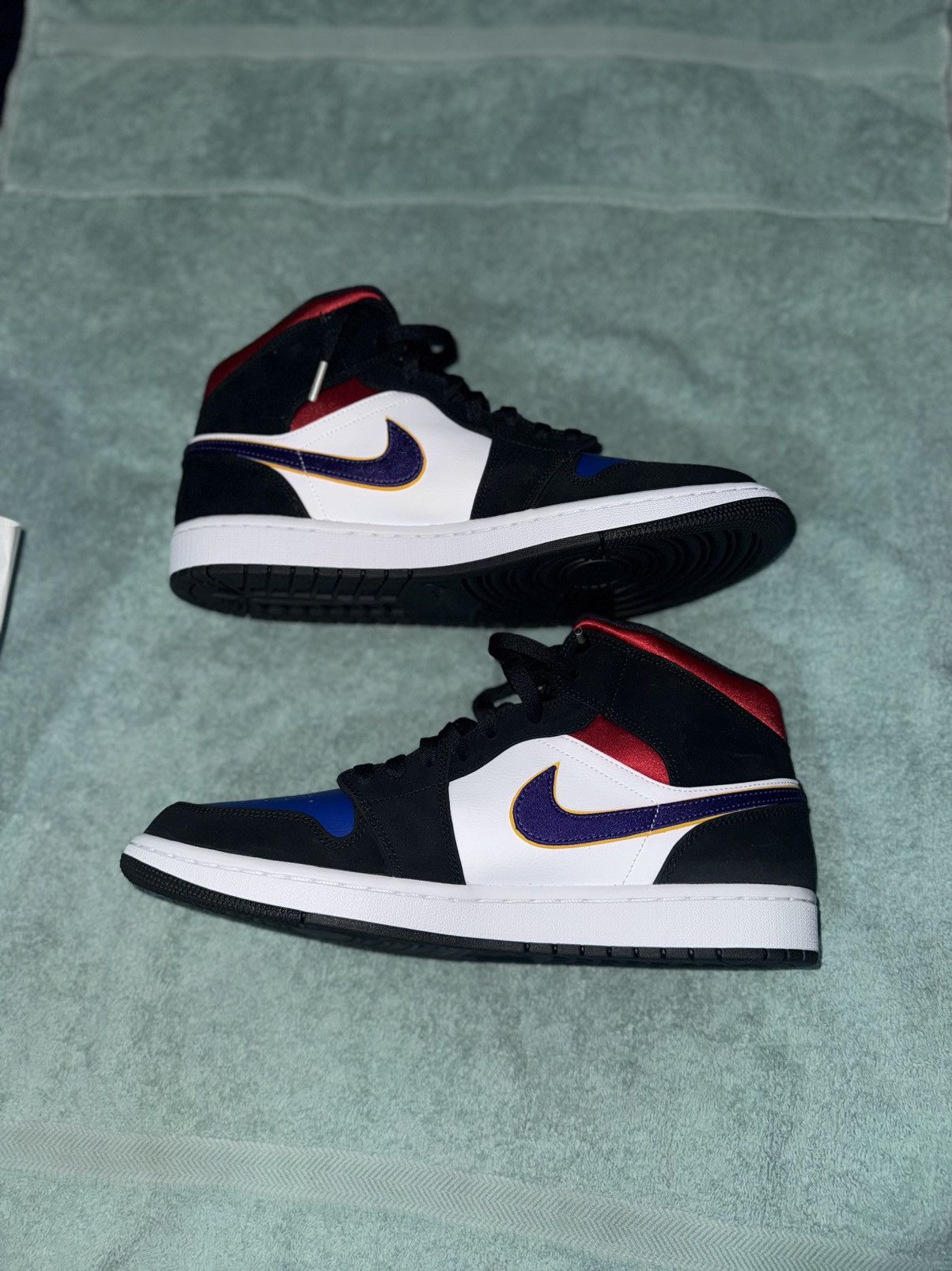 Jordan Brand Air Jordan 1 Mid SE Size US 13 / EU 46 - 3 Thumbnail