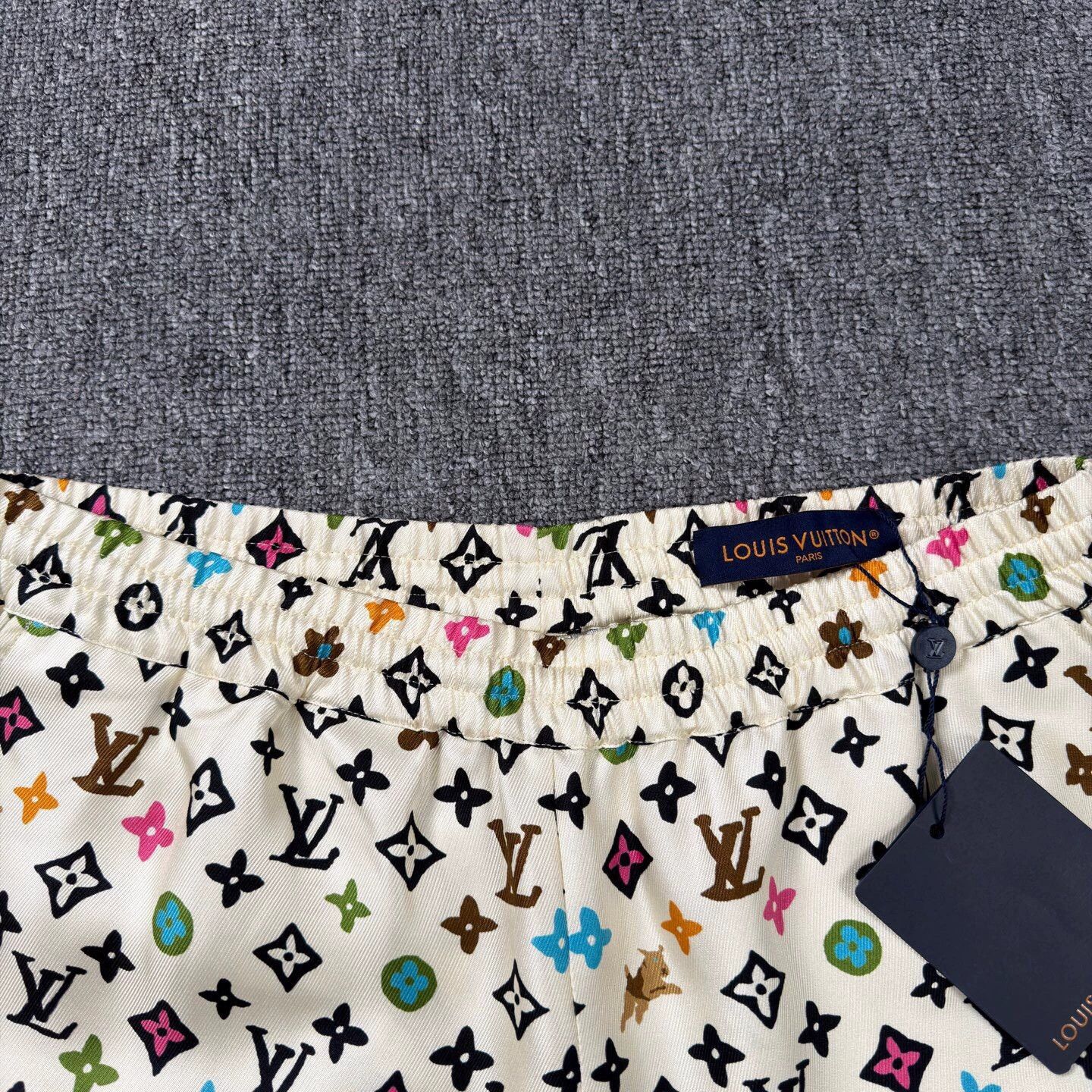 Louis Vuitton LV Tyler ivory allover print shorts 48 mint Size US 38 / EU 54 - 3 Thumbnail