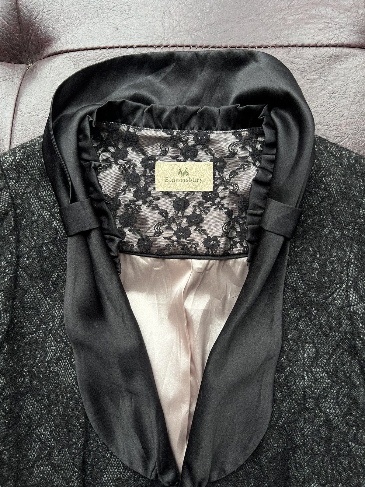 Miu Miu Blommsbury lace gothic blazer 🥀🖤 Size S / US 4 / IT 40 - 8 Thumbnail