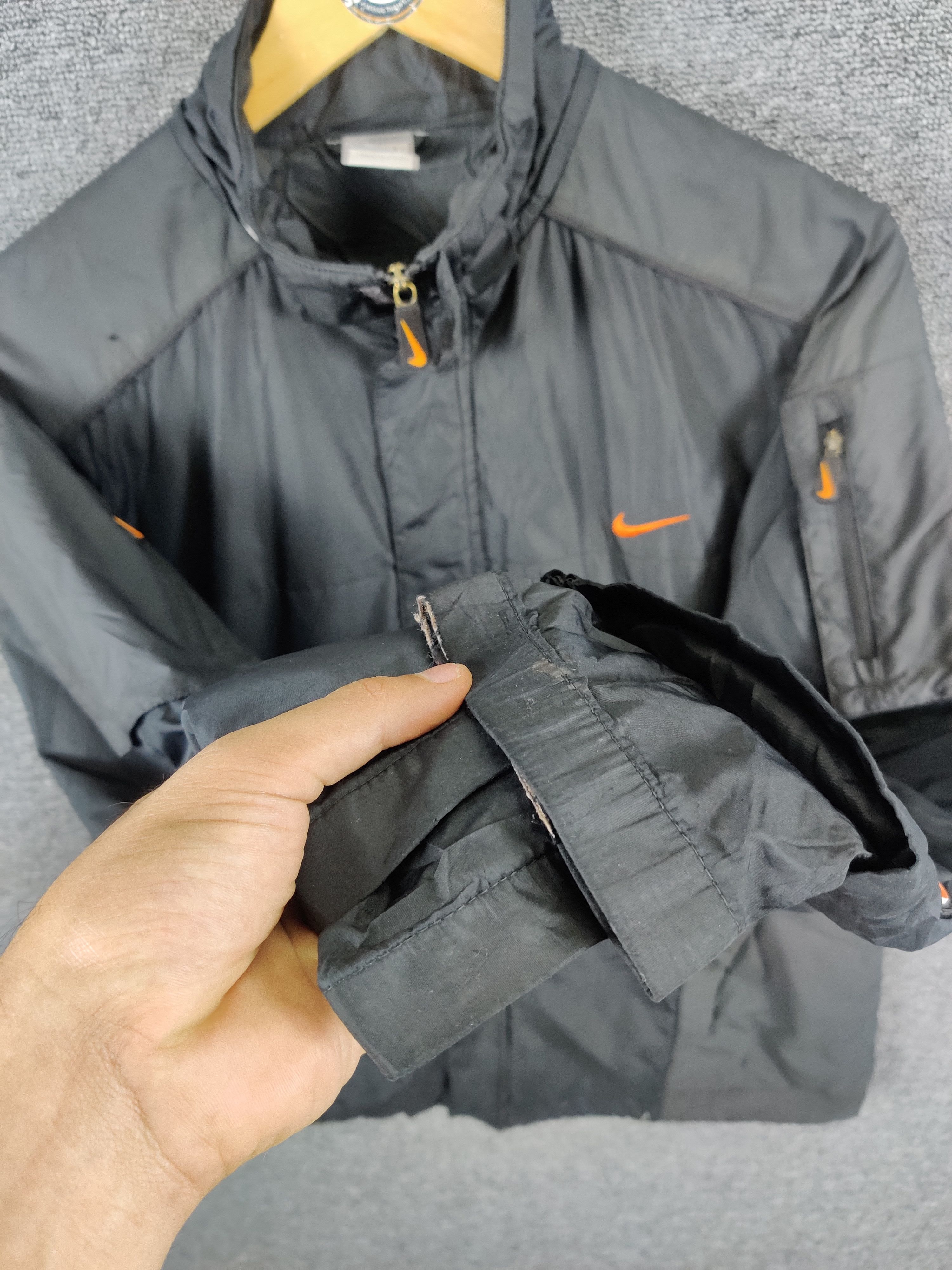 Nike Vintage Nike Windbreaker Light Jacket Size US L / EU 52-54 / 3 - 10 Thumbnail