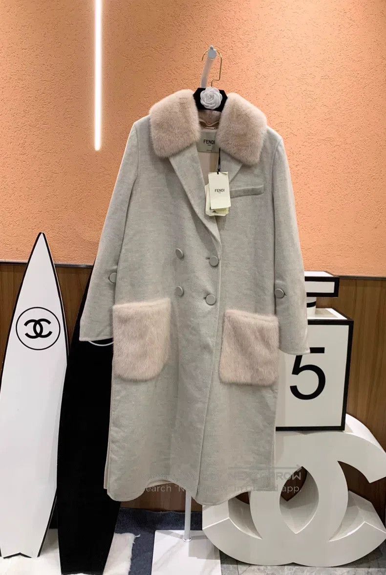 Fendi Fendi Grey-pink fur double pocket coat Size XS / US 0-2 / IT 36-38 - 1 Thumbnail