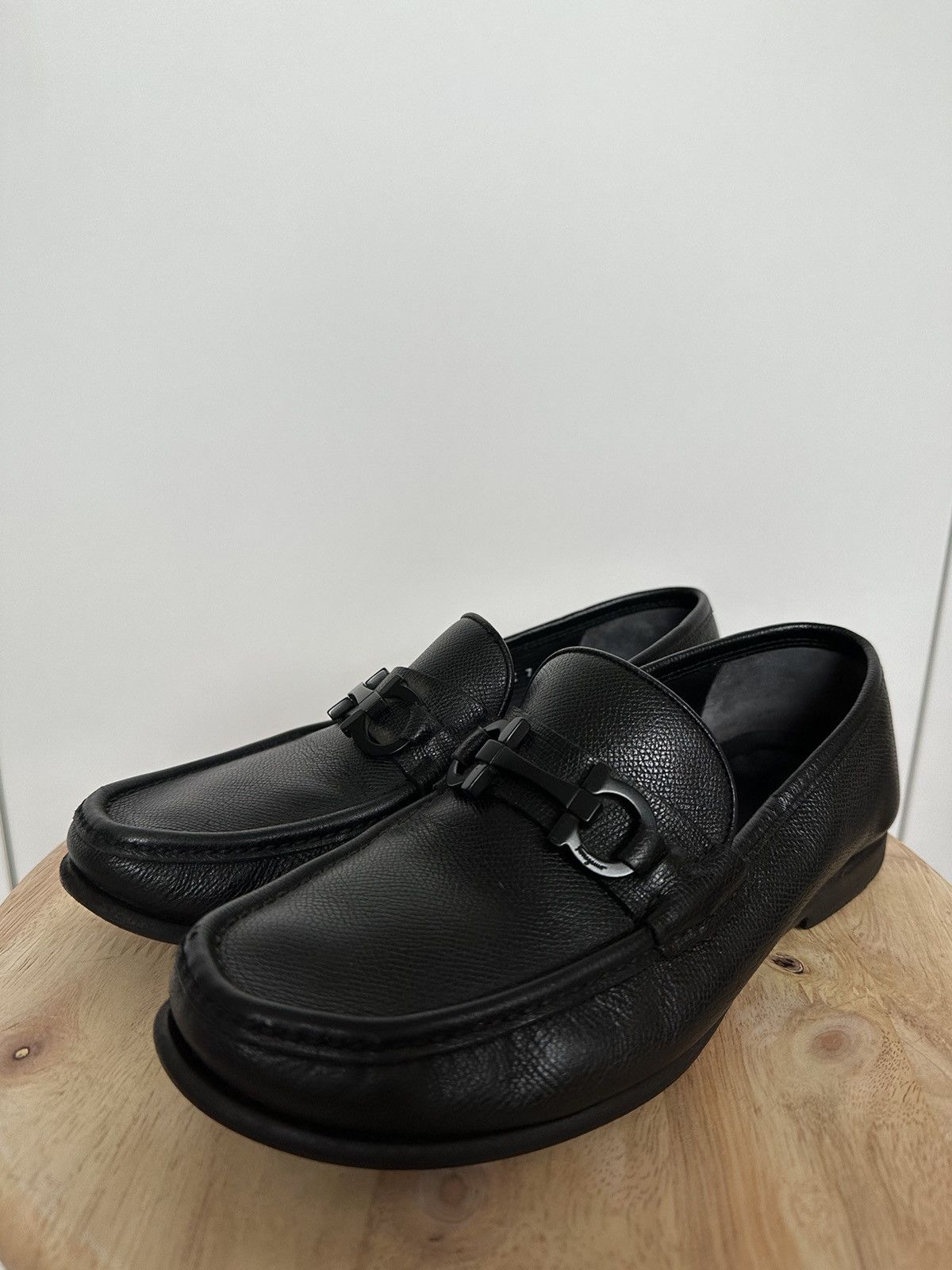 Designer × Salvatore Ferragamo Salvatore Ferragamo Black slip on loafer logo buckle Size US 7 / EU 40 - 1 Thumbnail